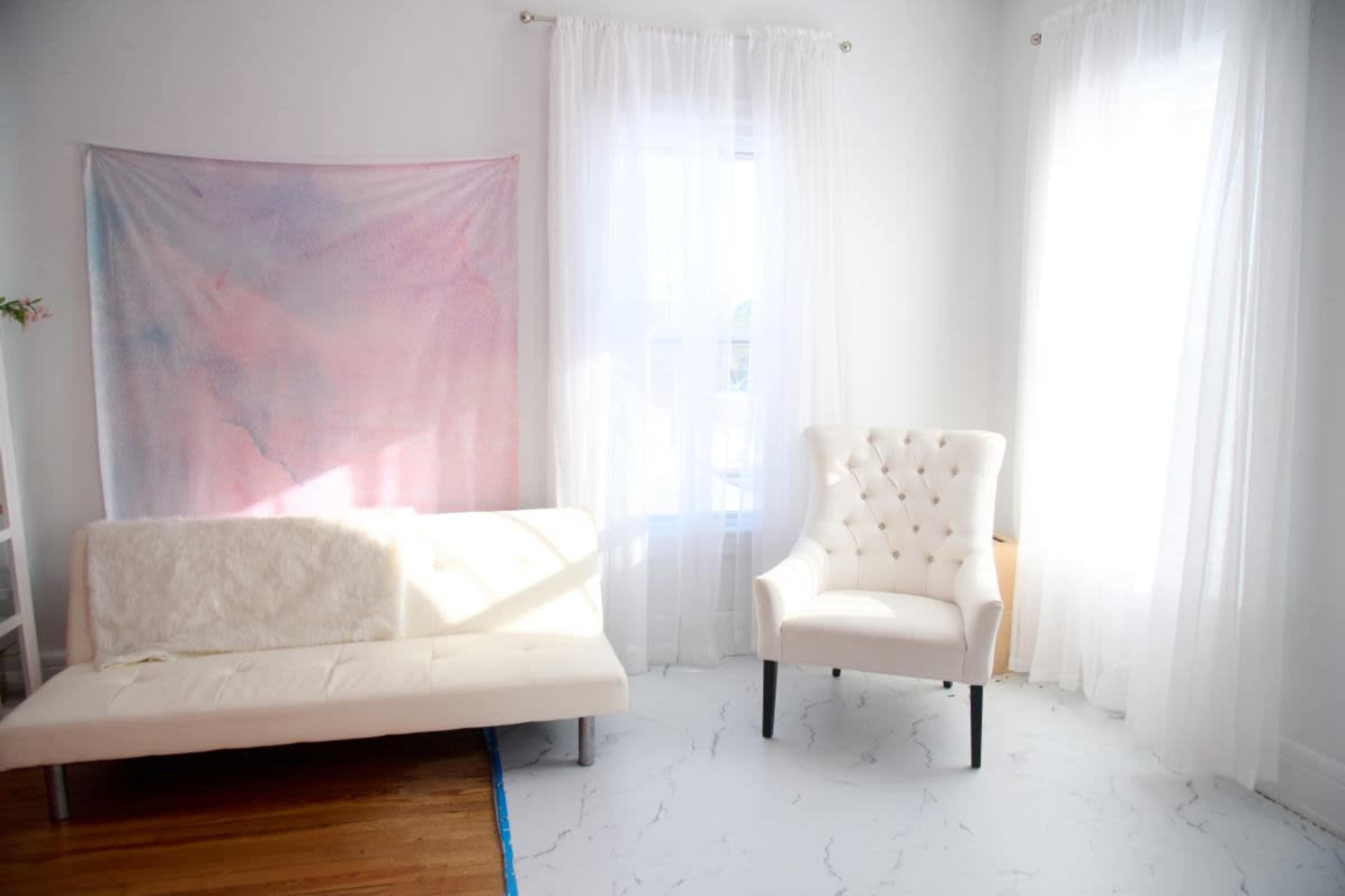Photography studio with multiple rooms and beautiful natural light Image in Glen Allen, Glen Allen, VA