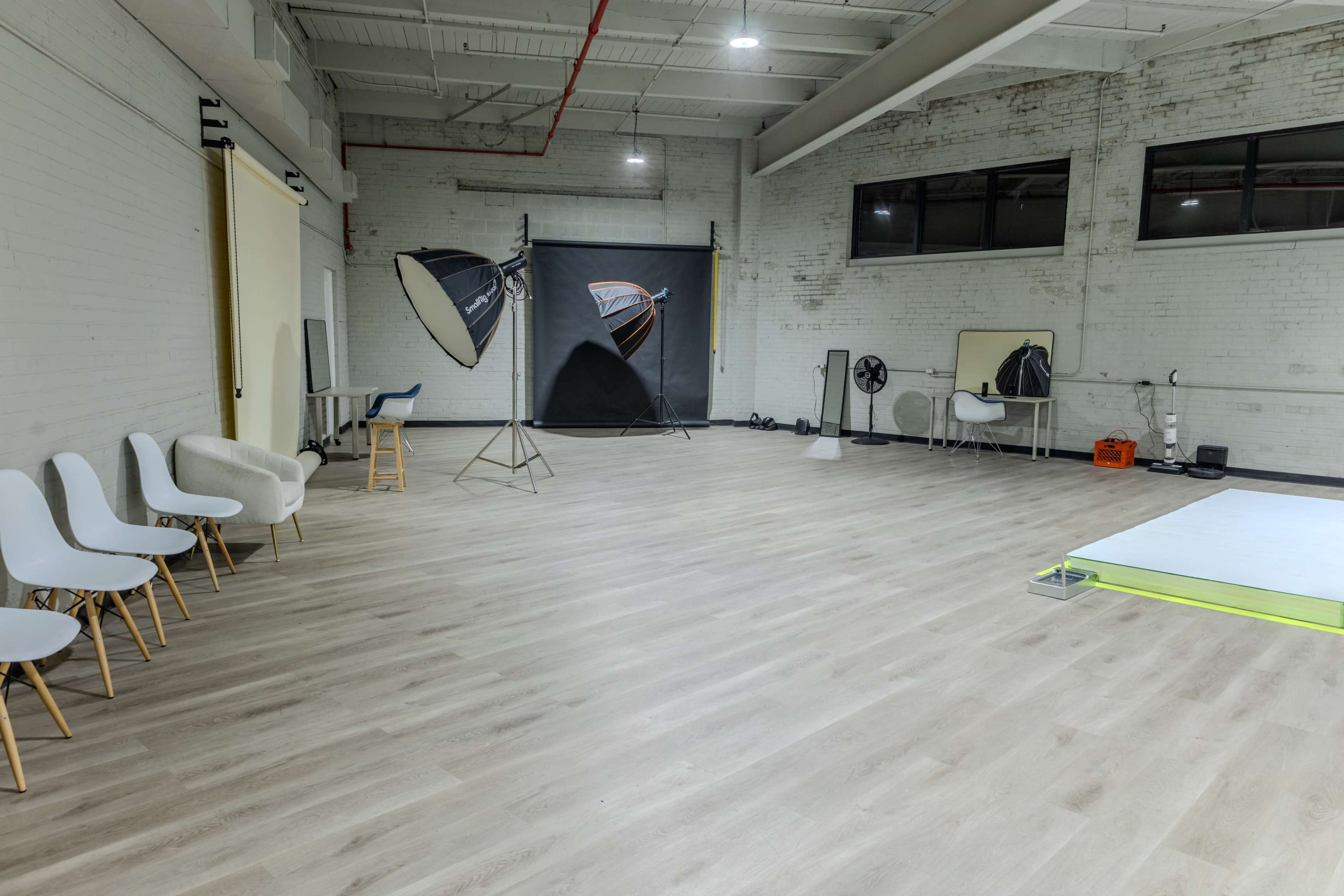 High Ceiling Studio 8 mins from downtown - Studio A Image in Glenville, Cleveland, OH