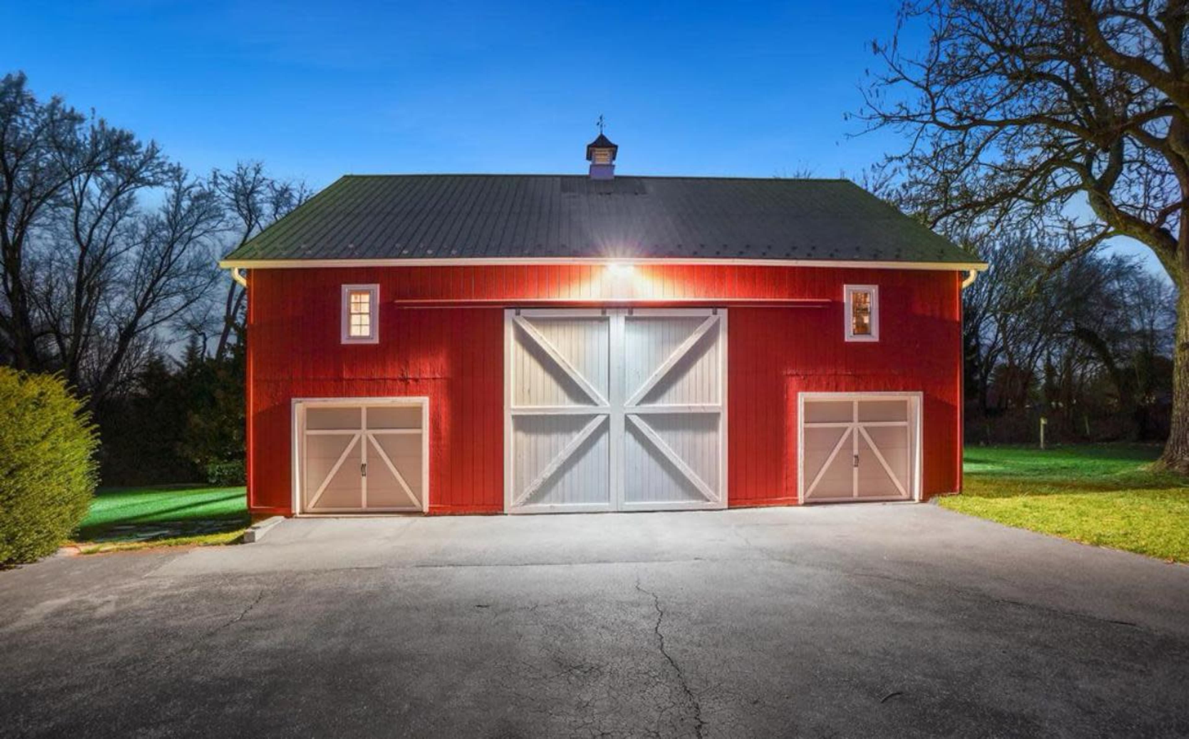 Elegant Barn Loft for Creative Sessions, Content & Private Dinners Image in Damascus, Damascus, MD