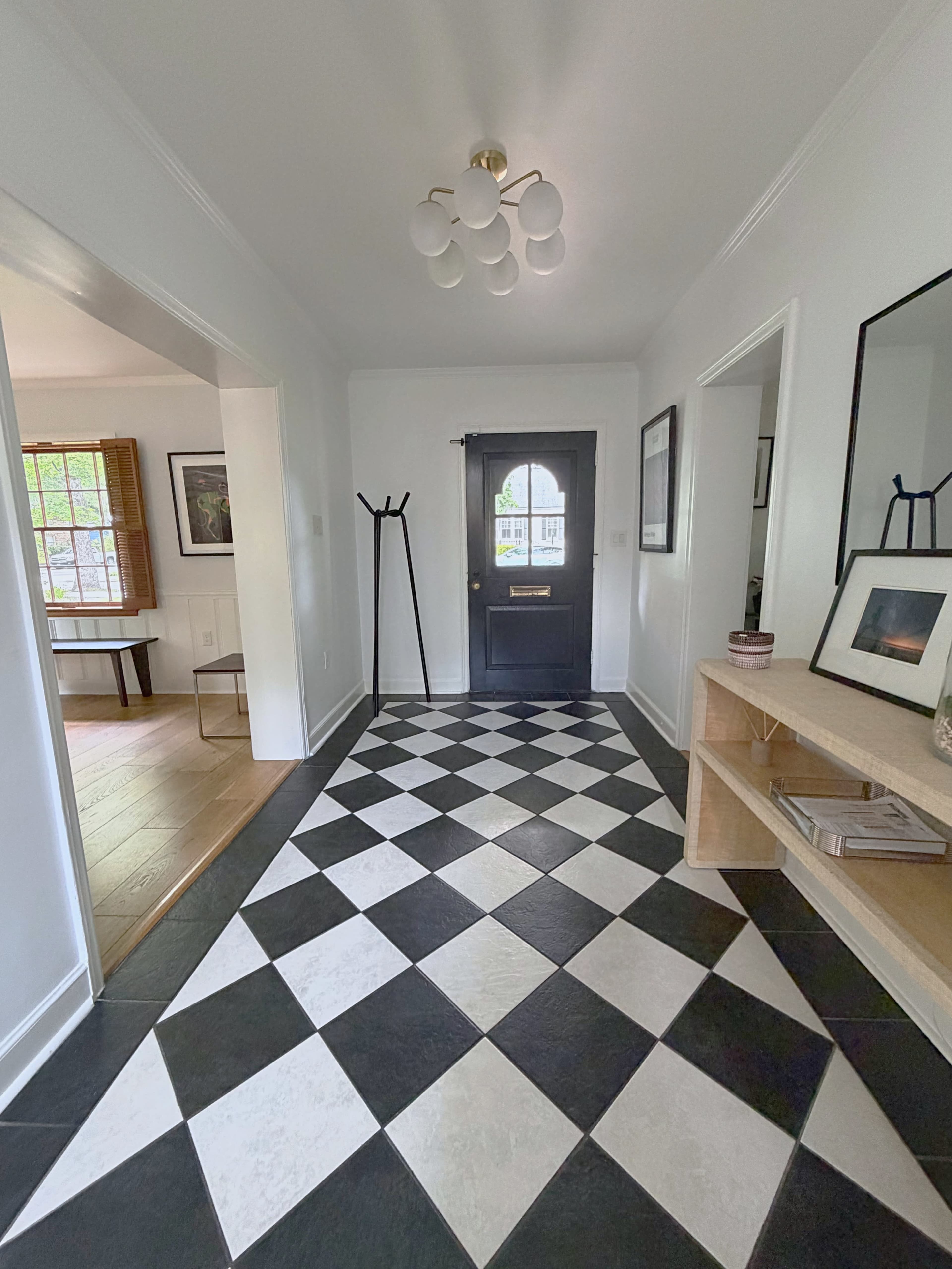 Designer Midcentury Georgian Family Home with Spacious Corner Lot Image in Midtown, Savannah, GA