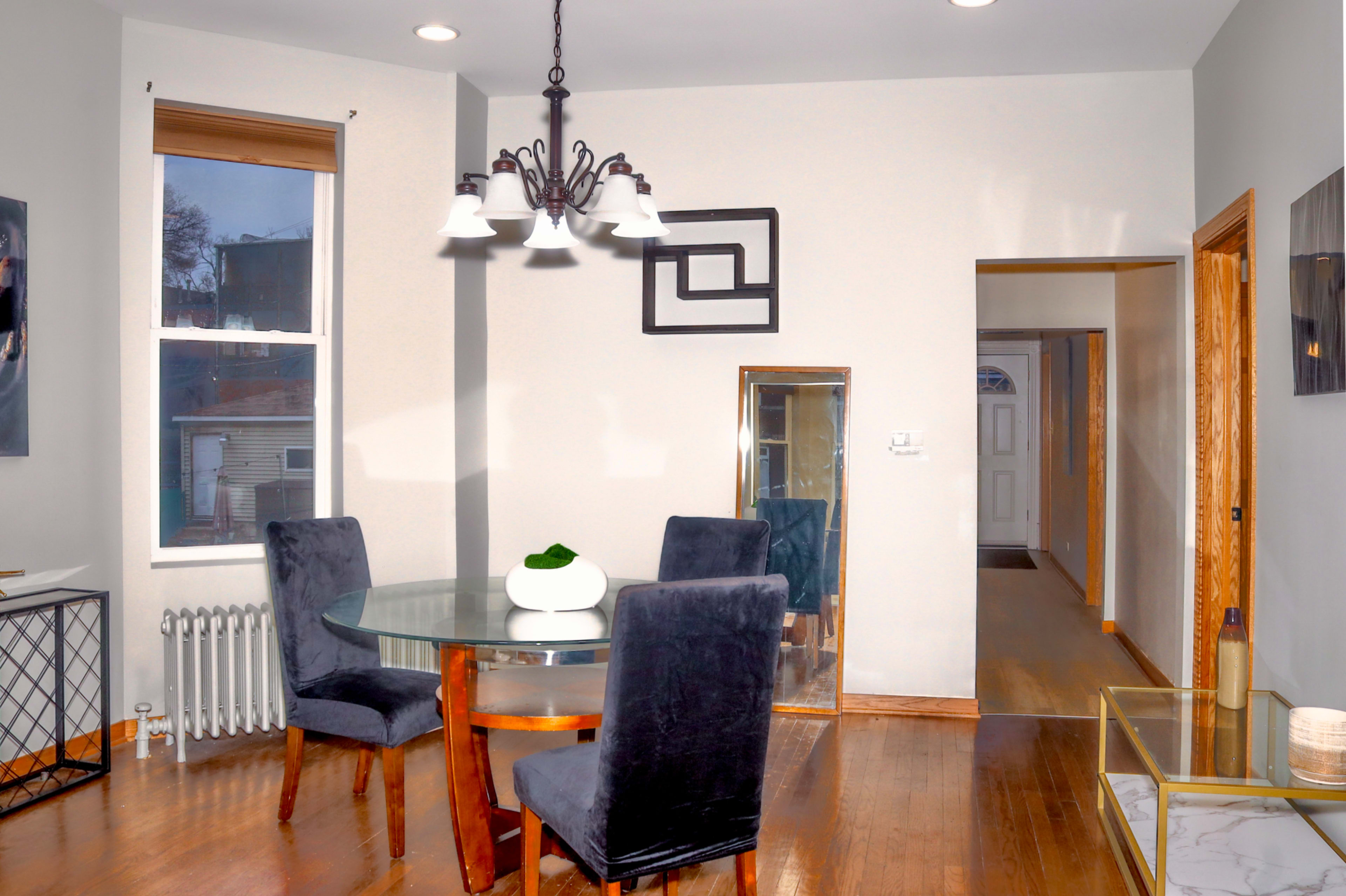 Versatile 3BR Retreat near United Center Image in Garfield Park, Chicago, IL
