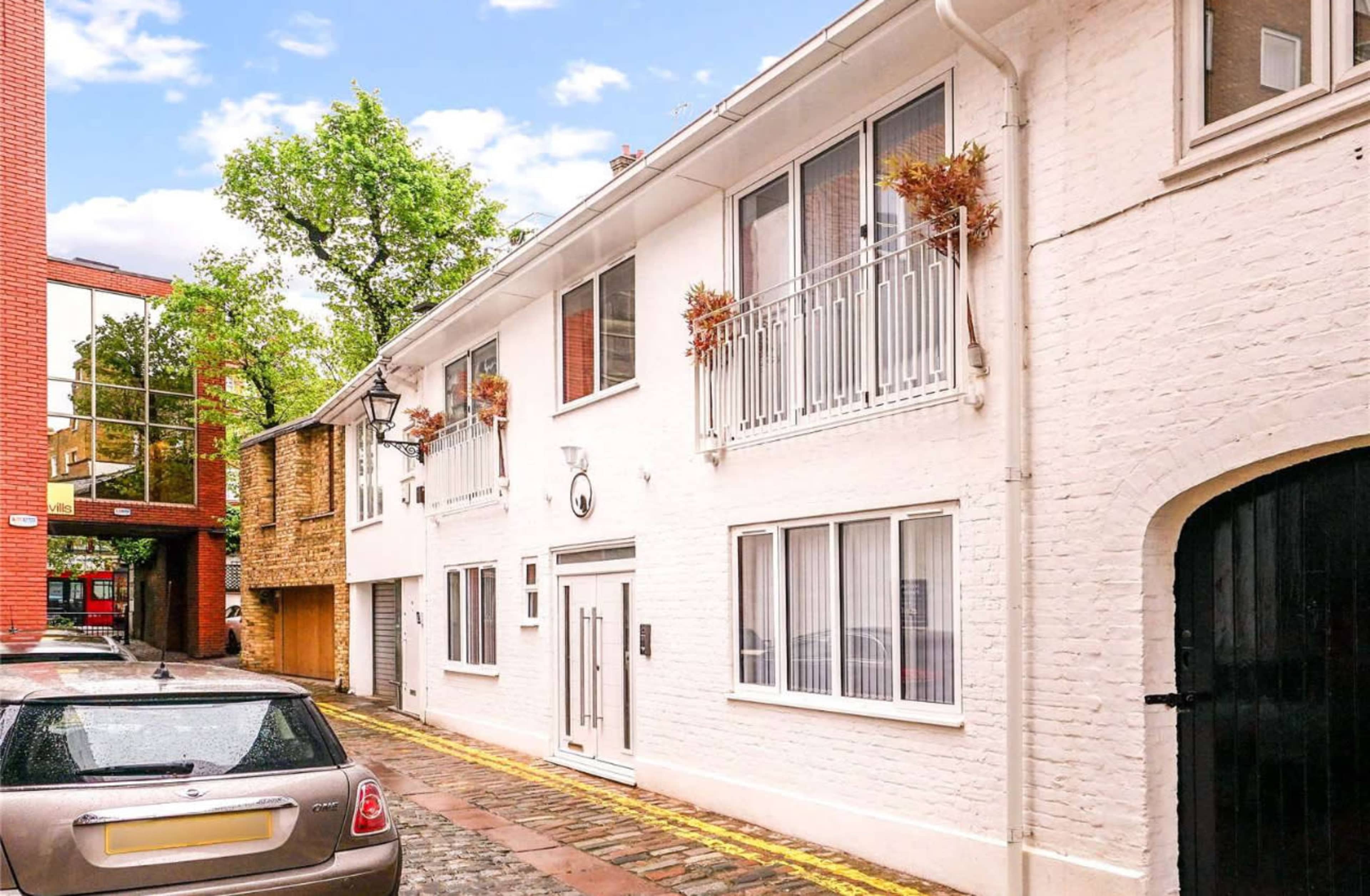 Luxury Versace & Hermes Luxury House Image in Knightsbridge, London, ENG