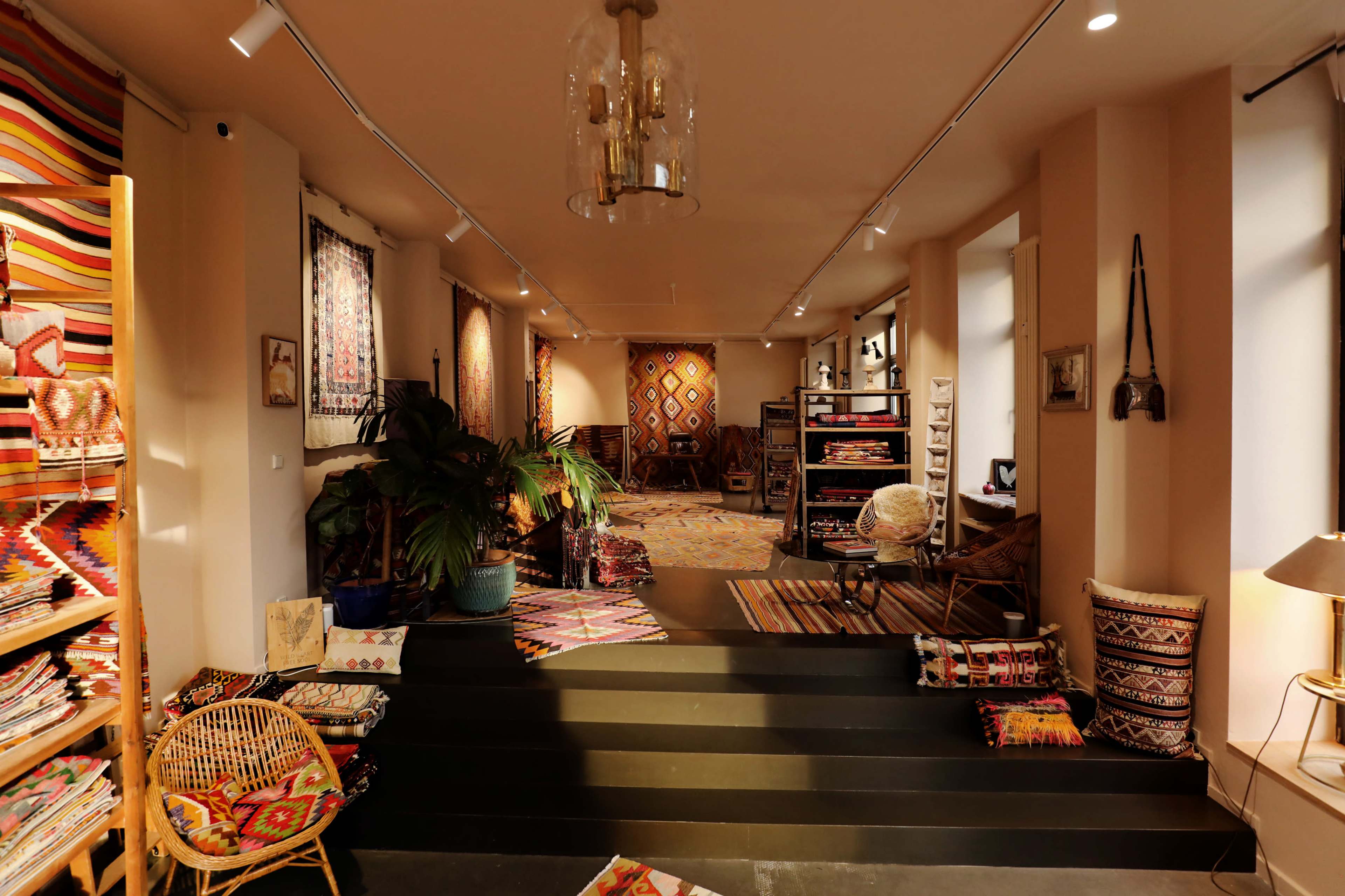 Showroom with Cozy Interior in High Foot Traffic Area Image in Mitte, Berlin, 