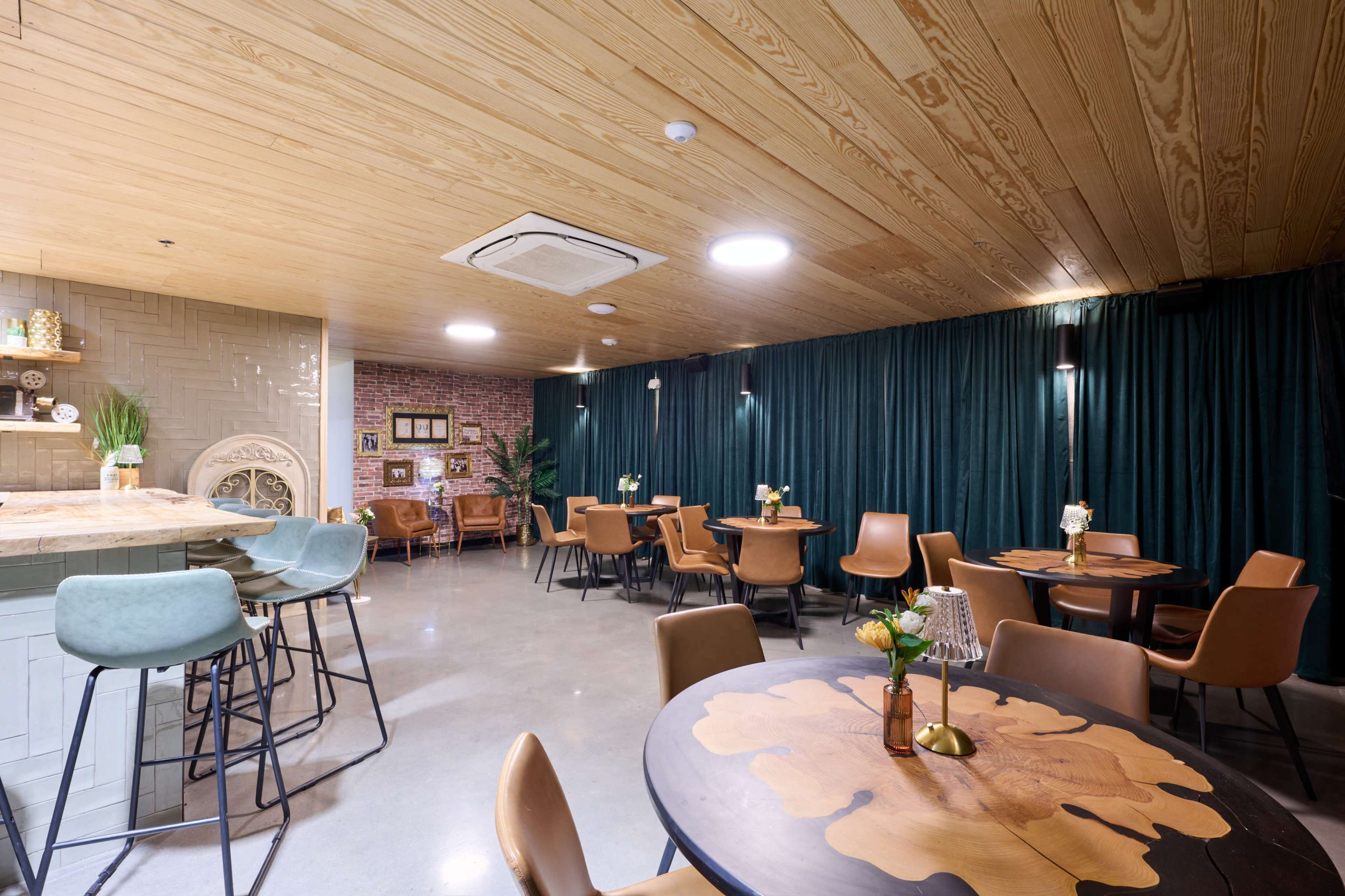 Hidden Speakeasy-Style Lounge Image in Bluff Springs, Austin, TX