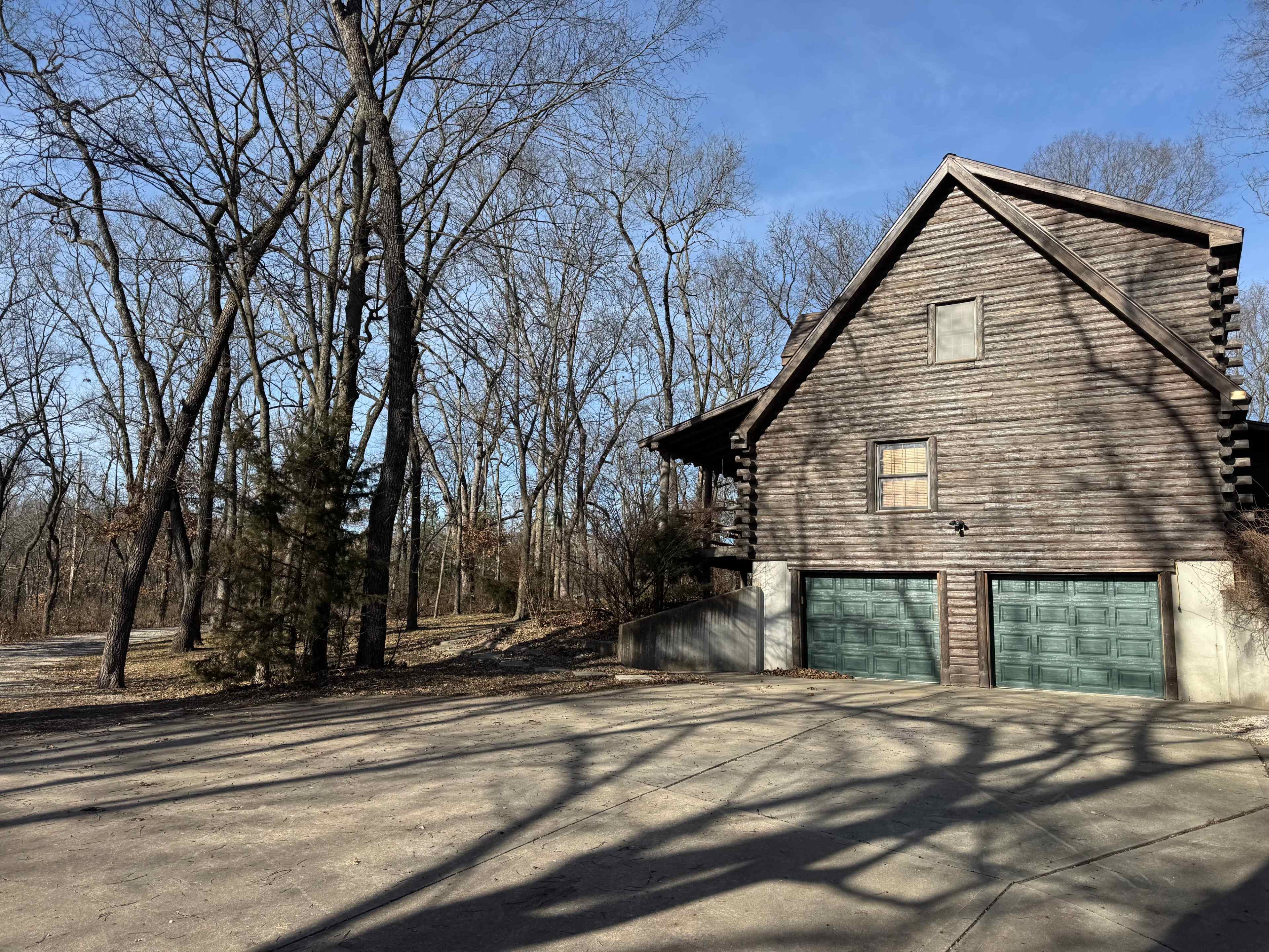 Lee's Summit log cabin get-a-way with woods & pond Image in Prairie Township, Lee's Summit, MO
