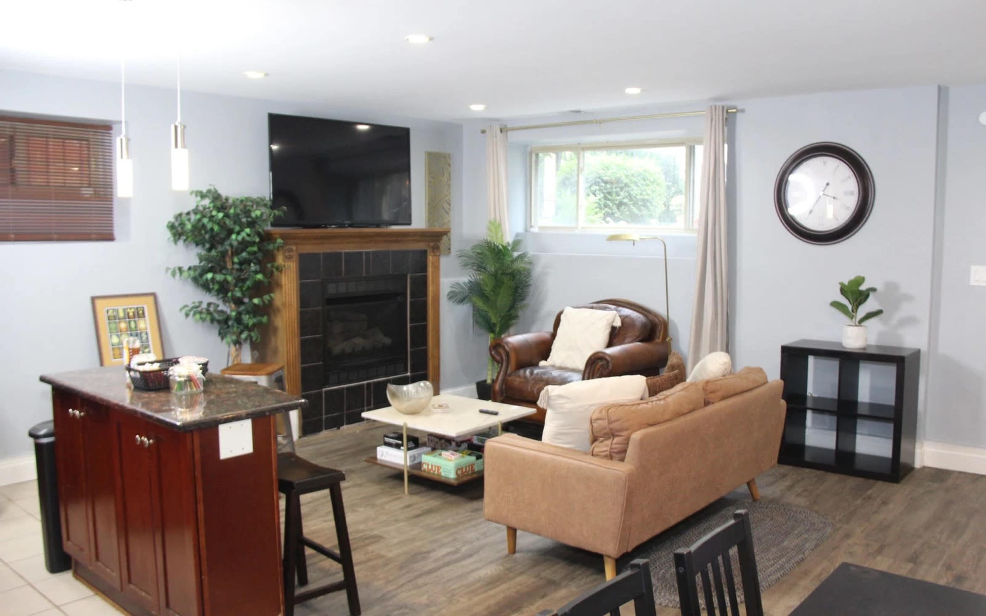 Centrally-Located Spacious & Tastefully-Decorated 2b2ba Apartment & Event Space with Games & Full-Kitchen Image in Bronzeville, Chicago, IL