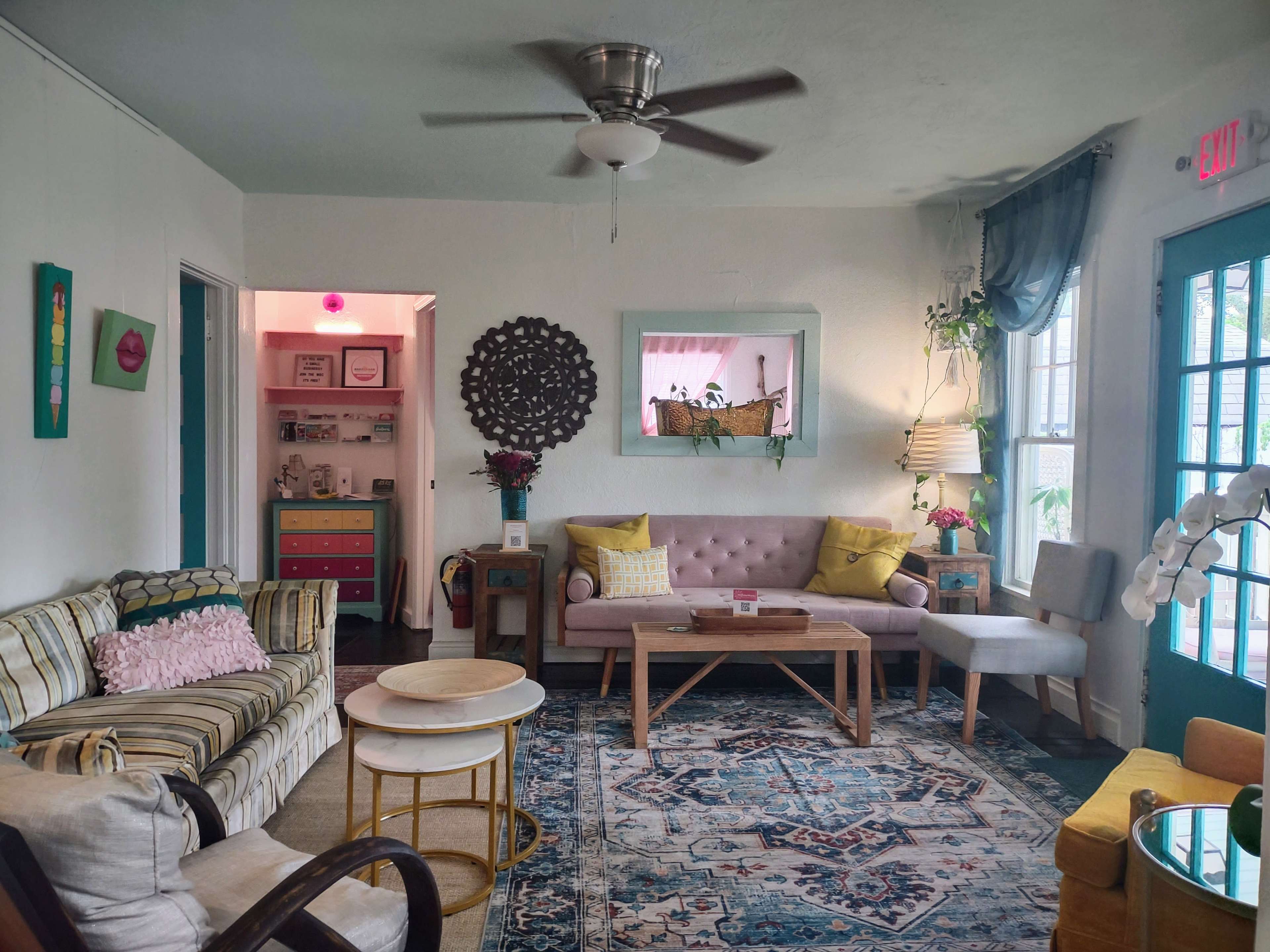 charming, vintage cottage with detached art studio Image in Gulfport, Gulfport, FL