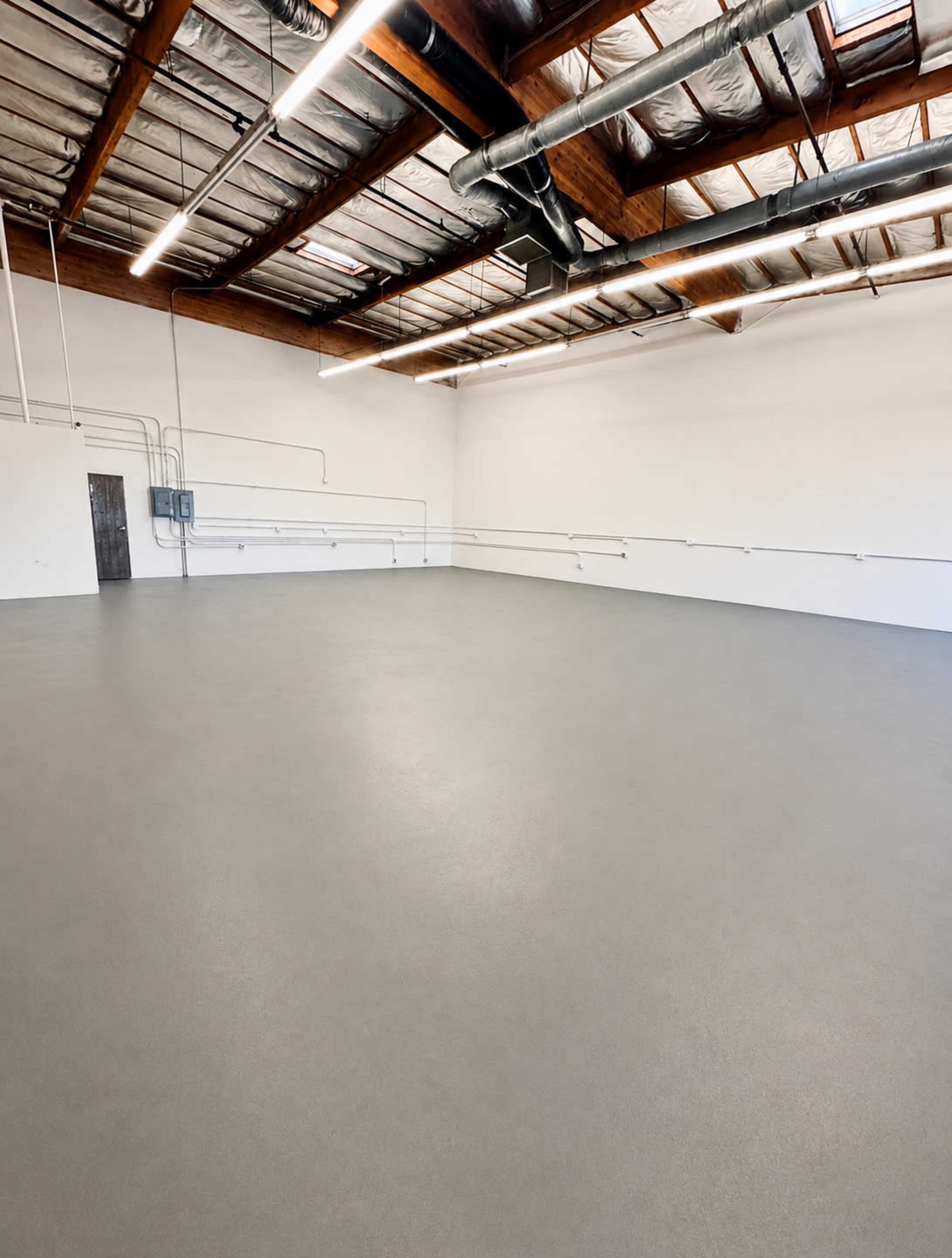 MULTI-PUPOSE SPACIOUS WAREHOUSE Image in Upland, Upland, CA
