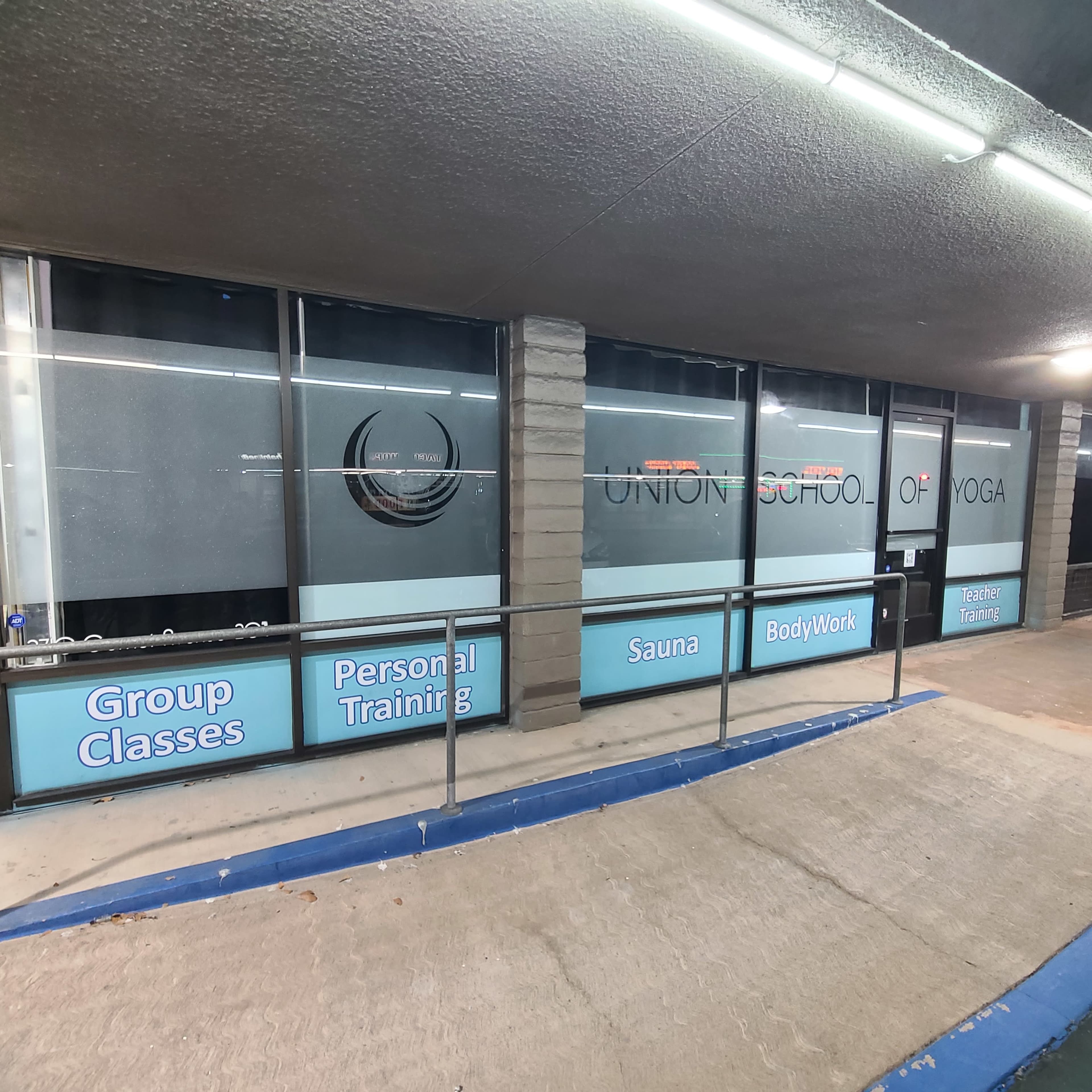Beach Town Yoga Studio with giant parking lot and direct access to freeway. Image in Pacific Beach, San Diego, CA