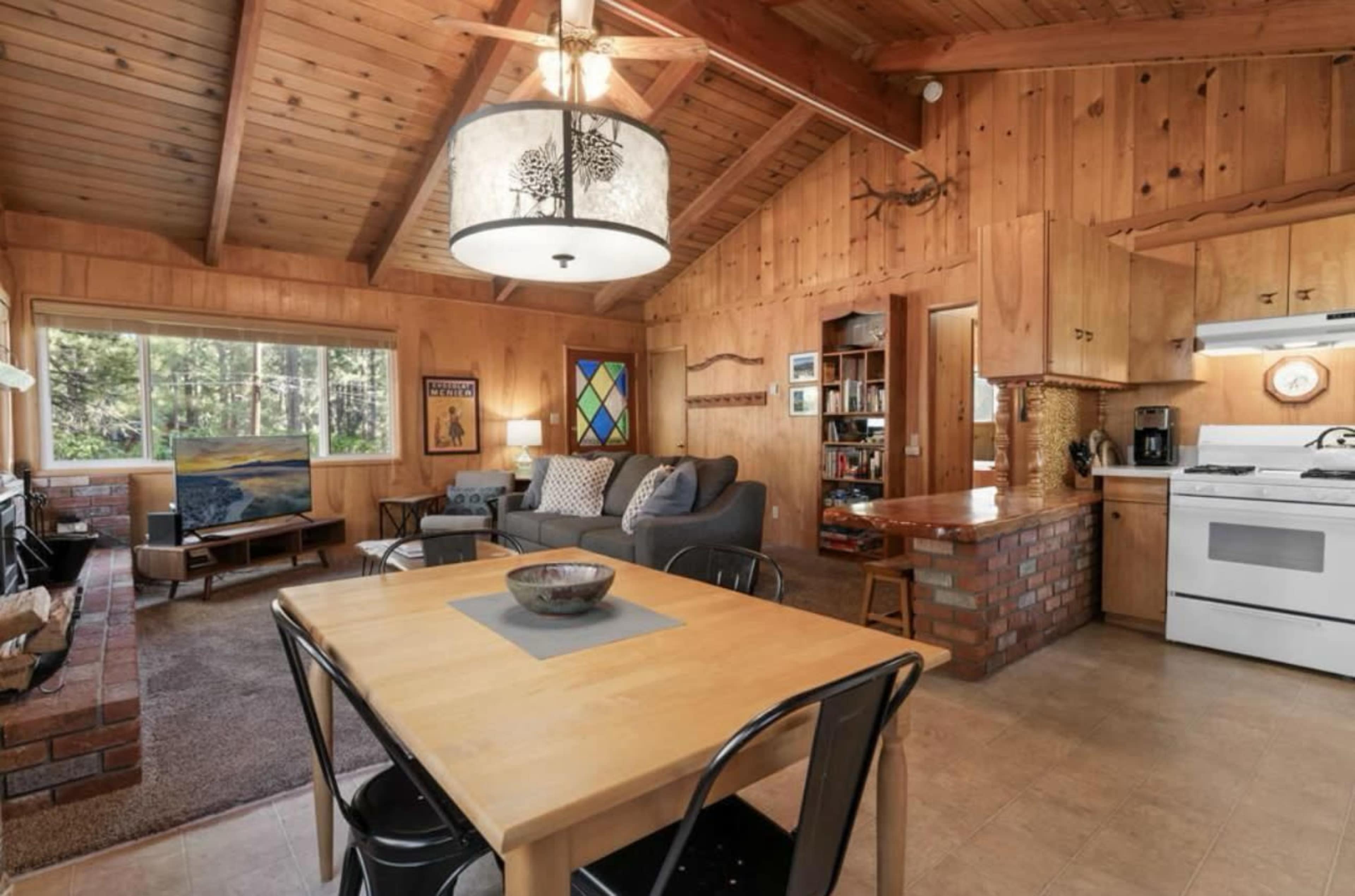 Spacious Sierra Style Cabin, Spa, Tree Views Image in Big Bear, Big Bear City, CA