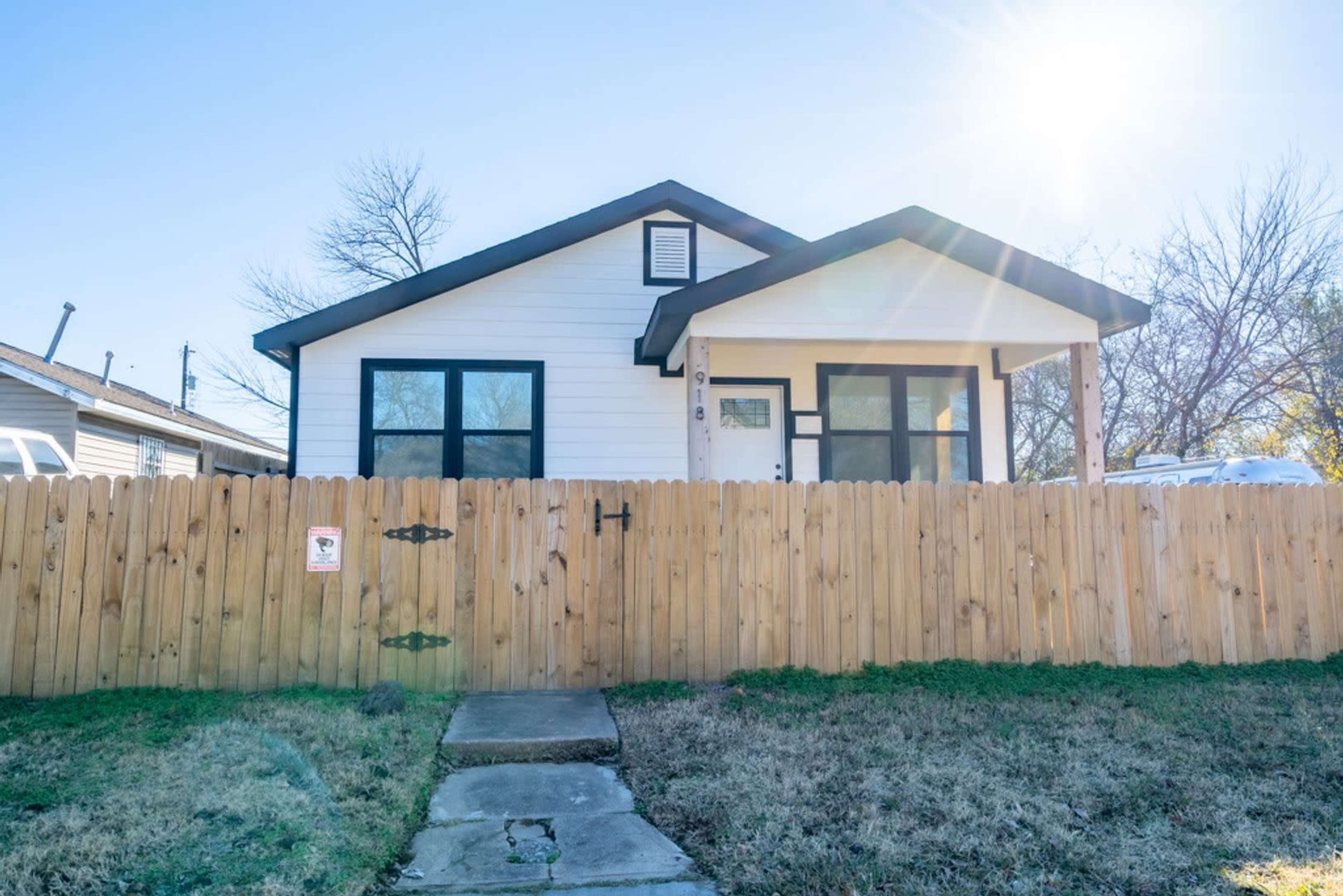 Homey Event Space w/ Large Backyard, Kitchen, Bathroom – Perfect for Parties Image in Lacy Park, Tulsa, OK