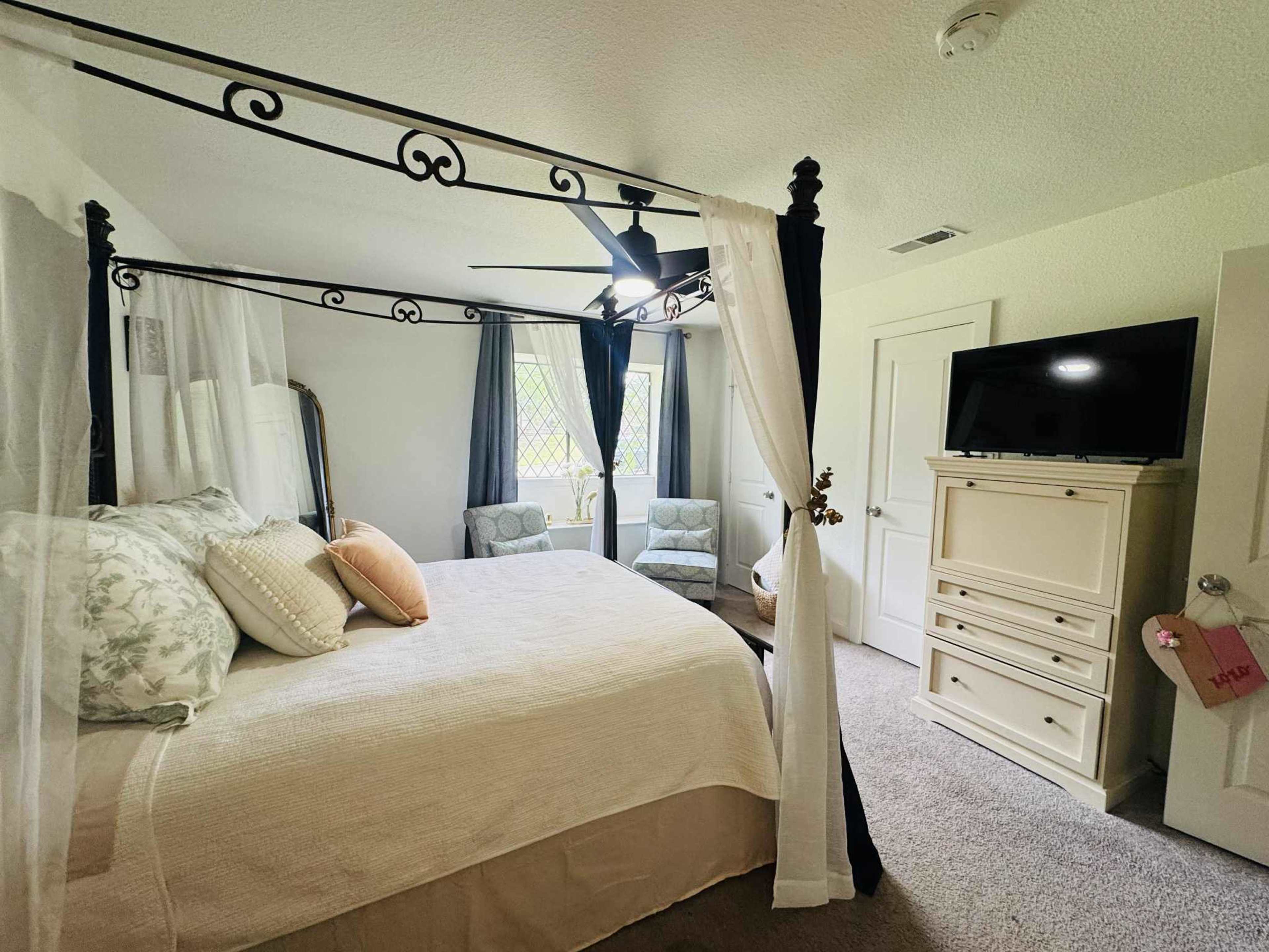 Bridal Prep Suite by the Lake – Elegant Getting Ready Space Image in Rockwall, ROCKWALL, TX