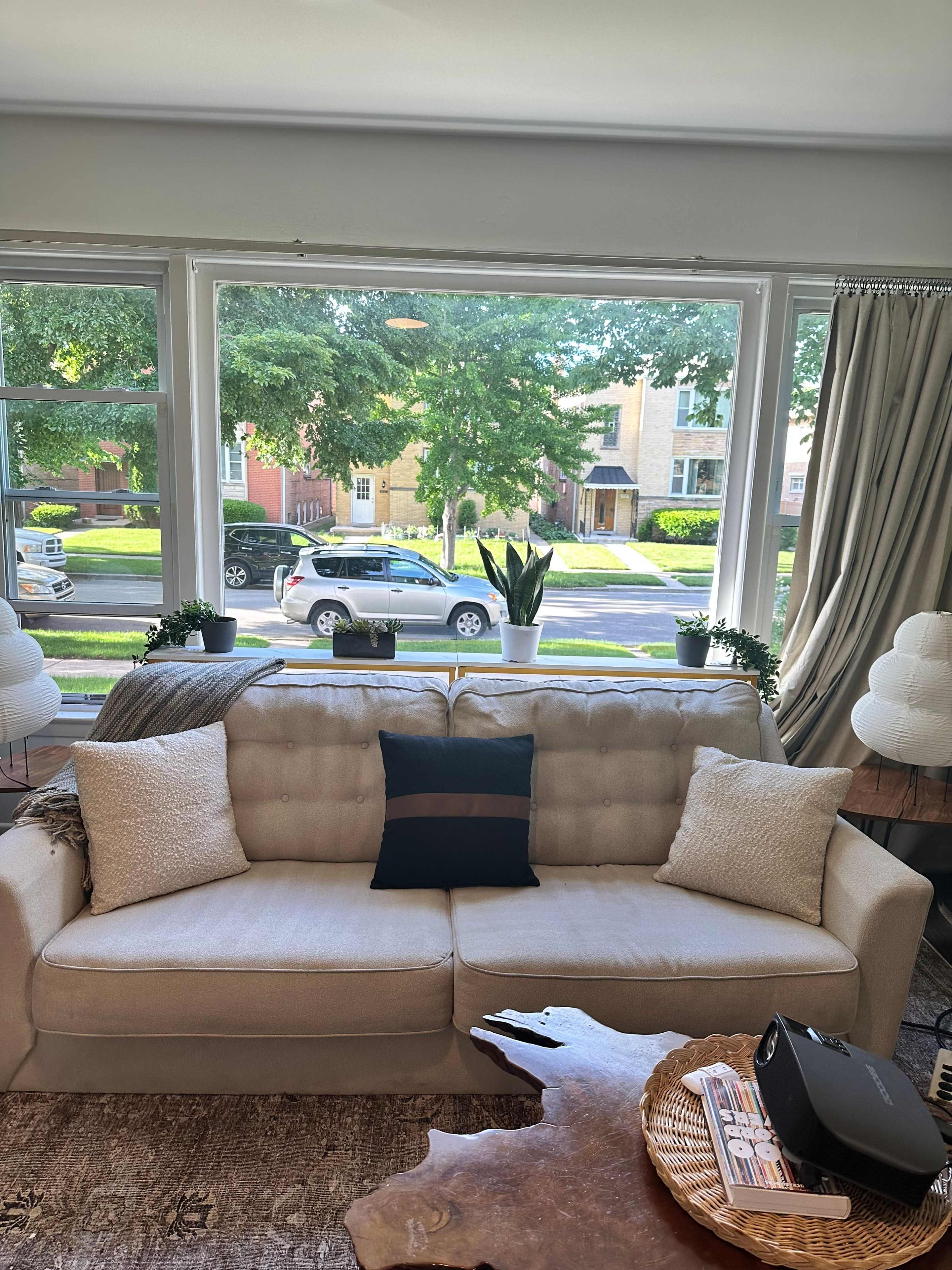 QUIET SPACIOUS & BRIGHT EVANSTON CONDO Image in Evanston, evanston, IL