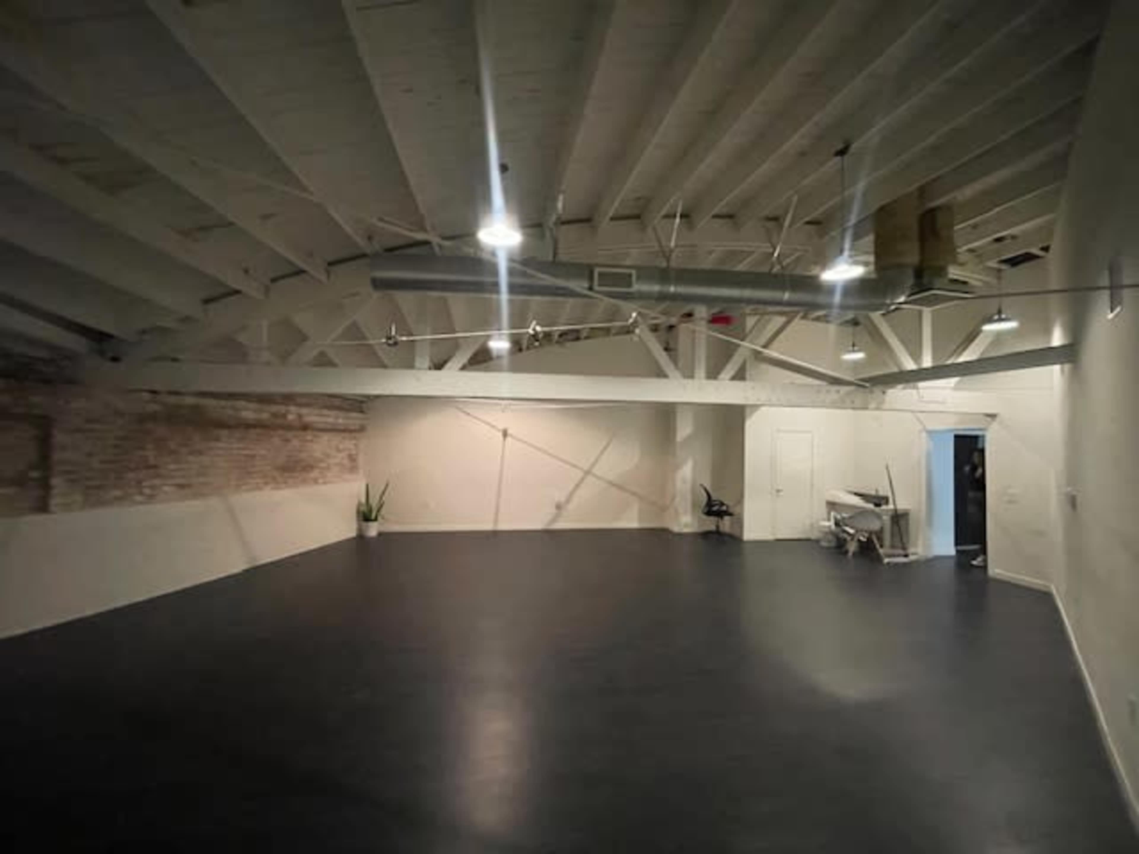 Modern Industrial Loft Near Sofi Stadium Image in Inglewood, Inglewood, CA