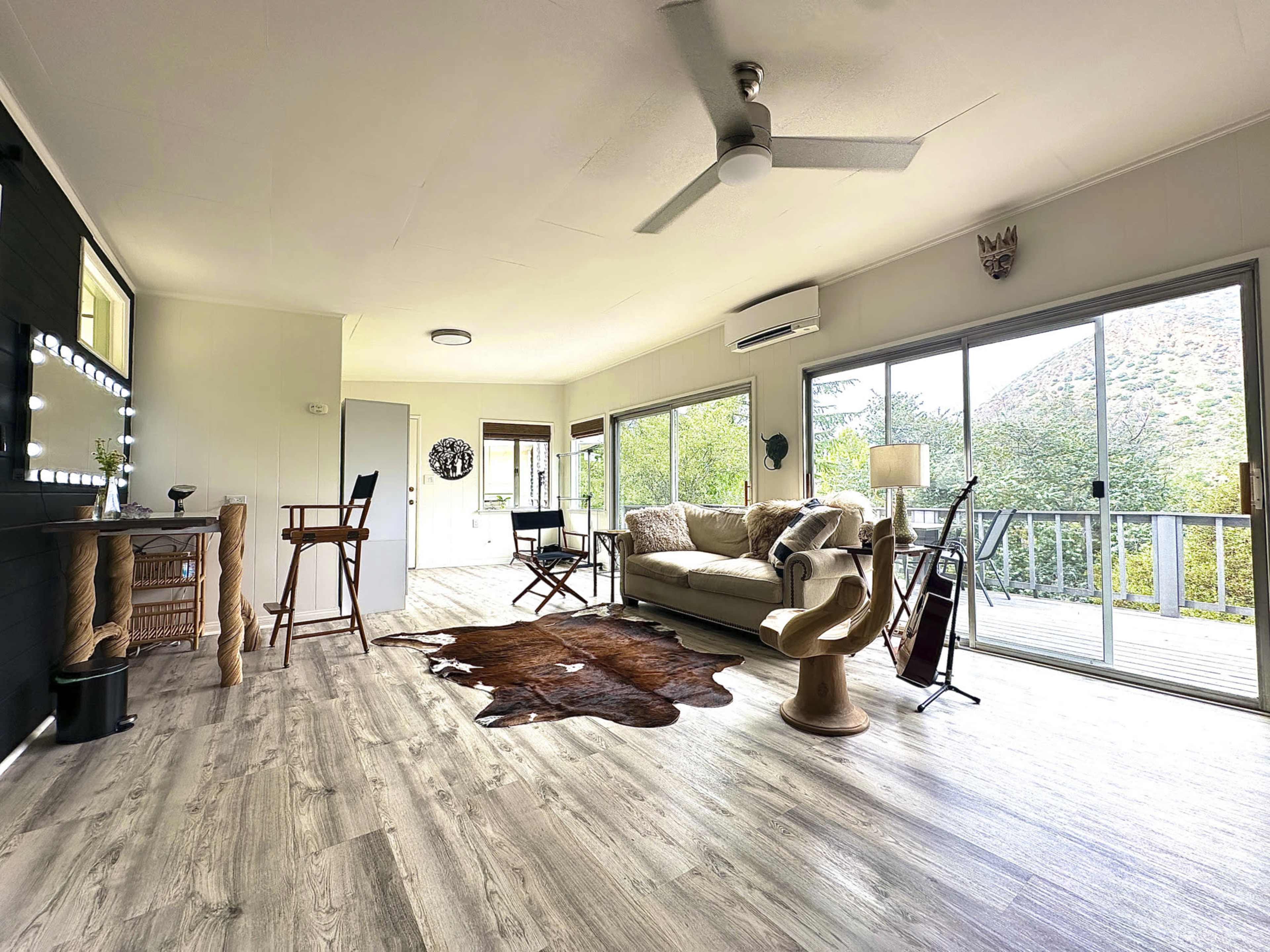 *NEW* Santa Monica Mountain Retreat and Glam Homebase. Image in Malibou Lake, Agoura Hills, CA