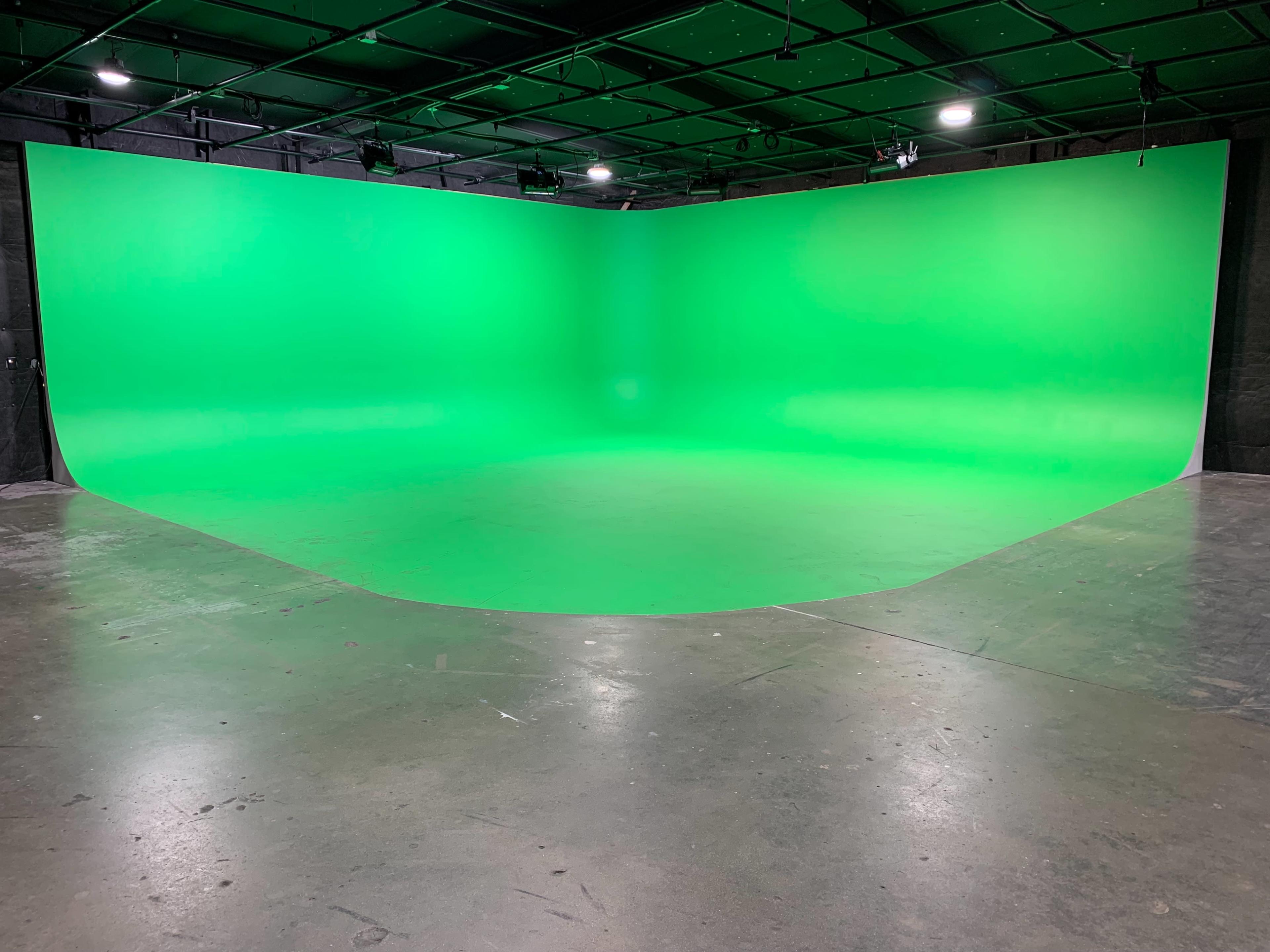 Spacious 6,000 sq ft Production Studio with Pre-Lit RGB Cyc Wall & Lighting Grid Image in Lake Balboa, Van Nuys, CA