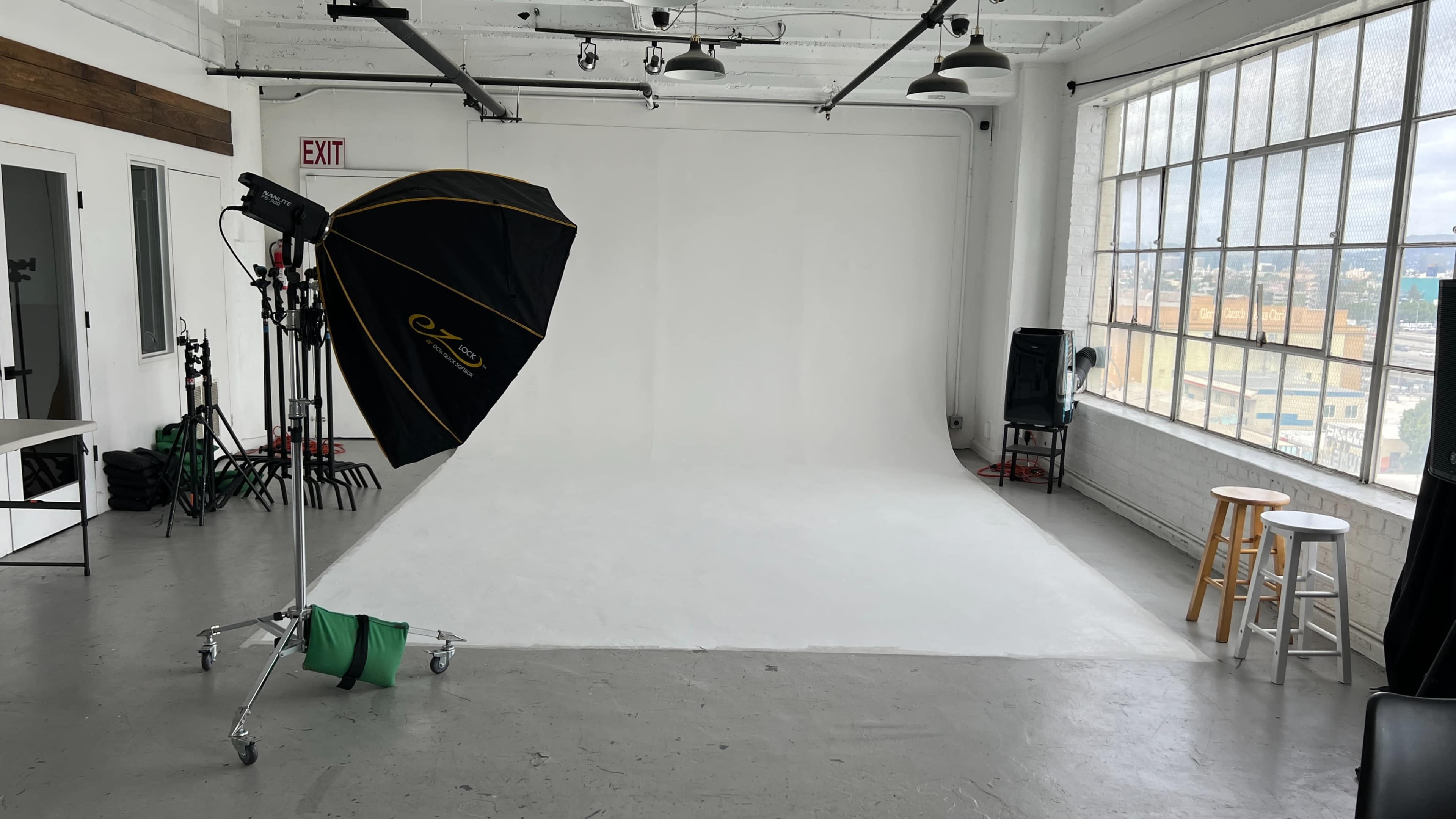 Studio 825 DTLA - Natural light and blackout studio w/ equipment Image in South Los Angeles, Los Angeles, CA