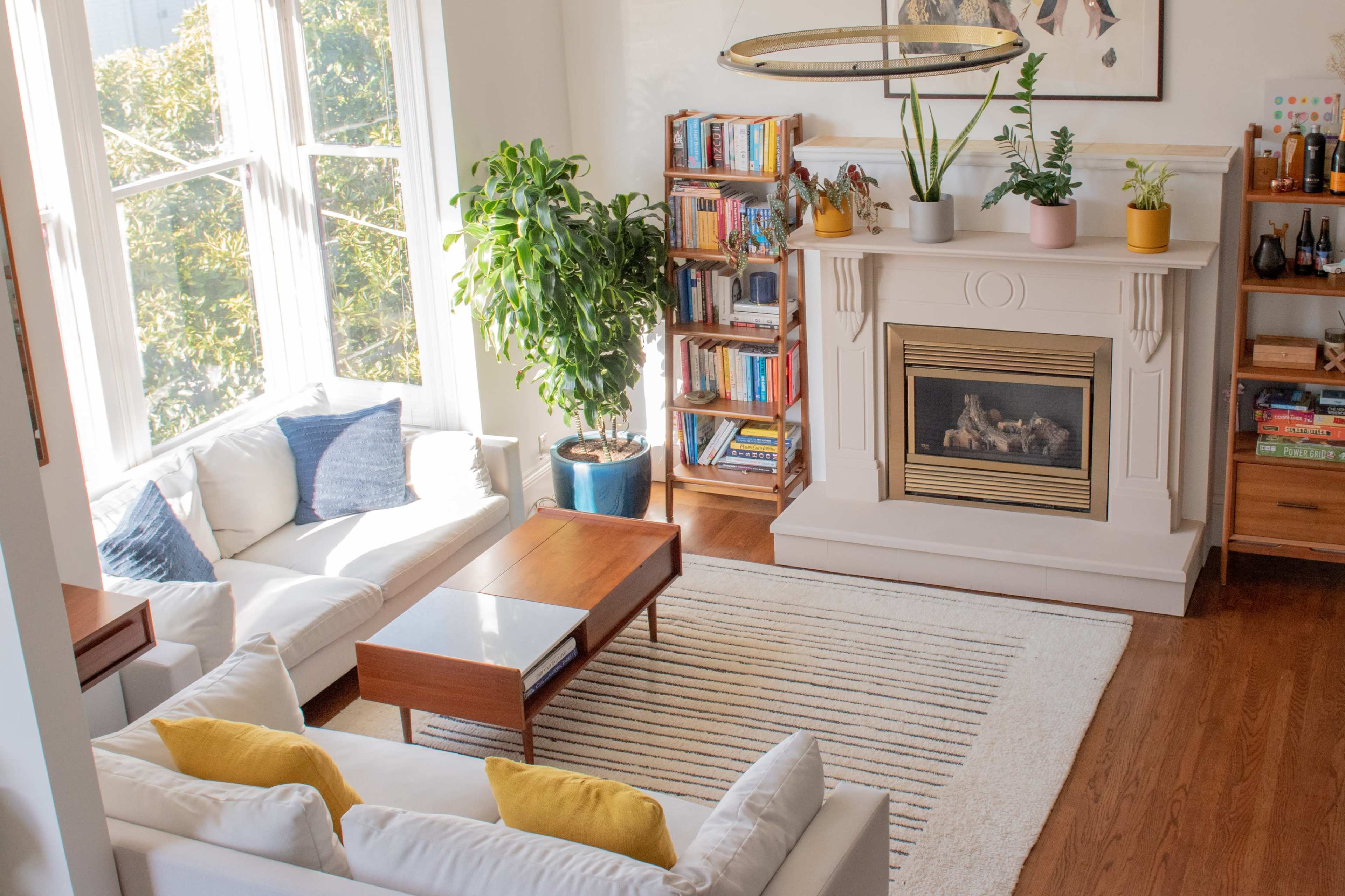 Victorian mid century modern apartment Image in Fillmore District, San Francisco, CA