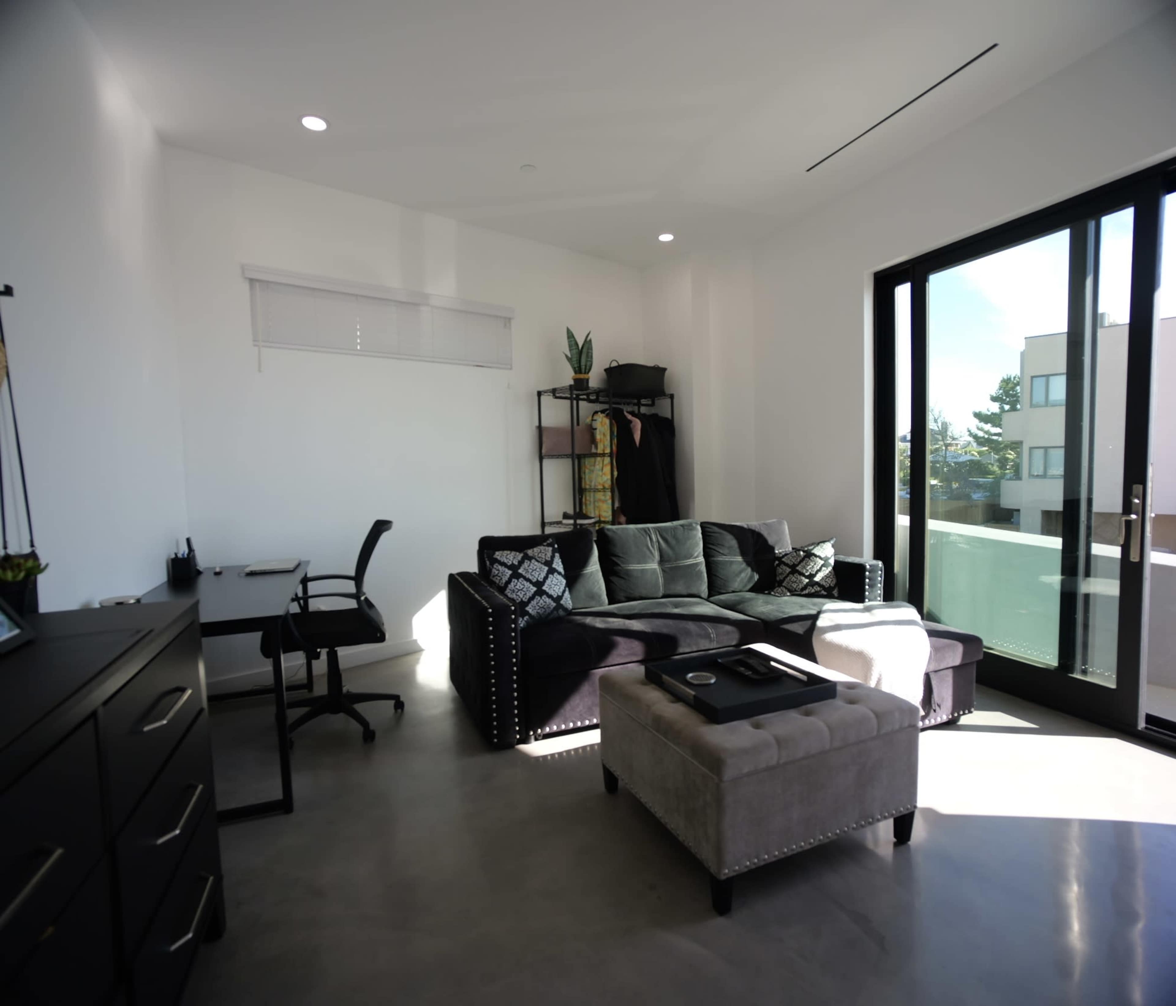 Modern Beach House Image in Neponsit, Neponsit, NY