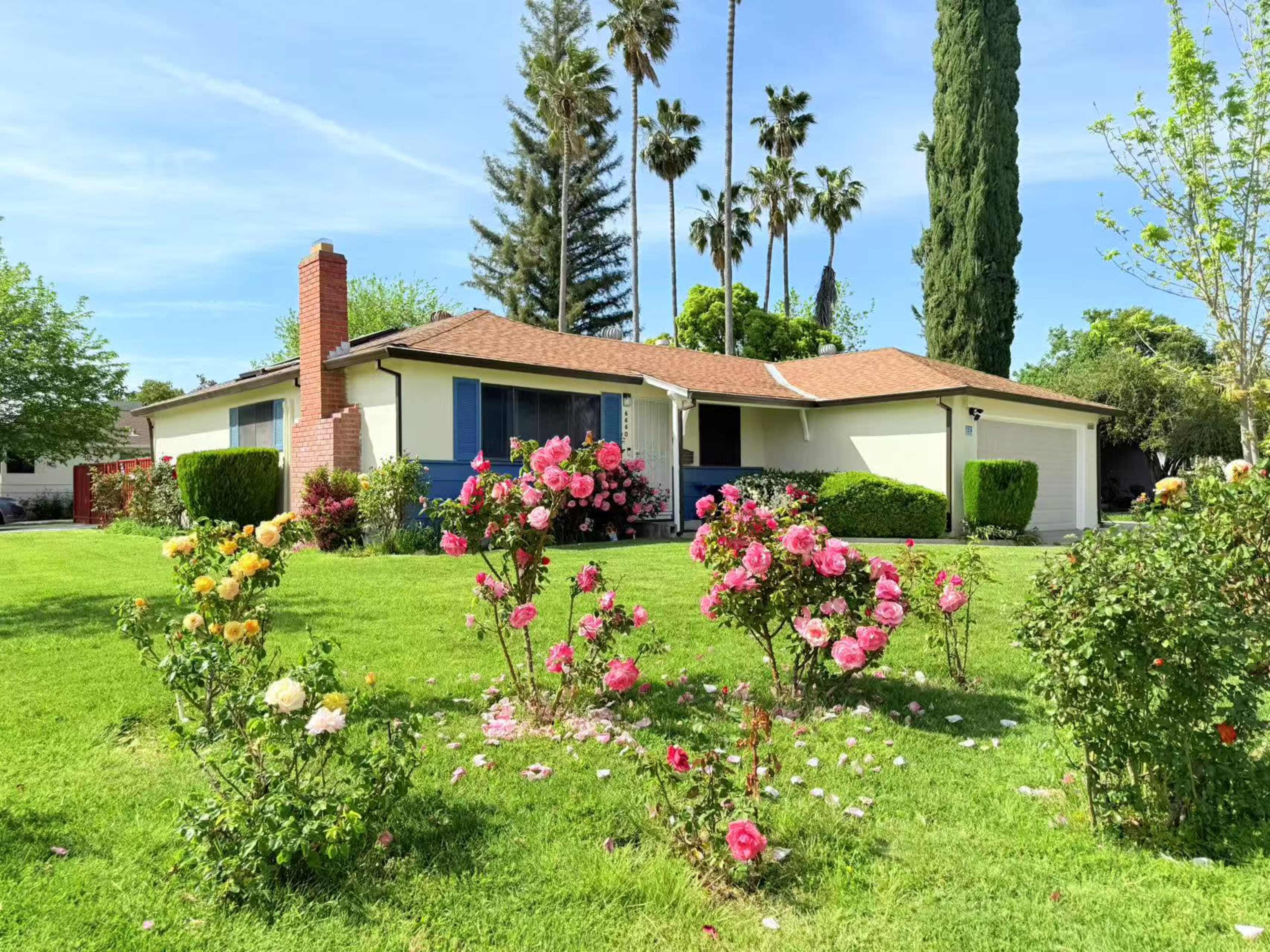 Charming 3 bedrooms home with beautiful yard space. Image in Golf Course Terrace, Sacramento, CA