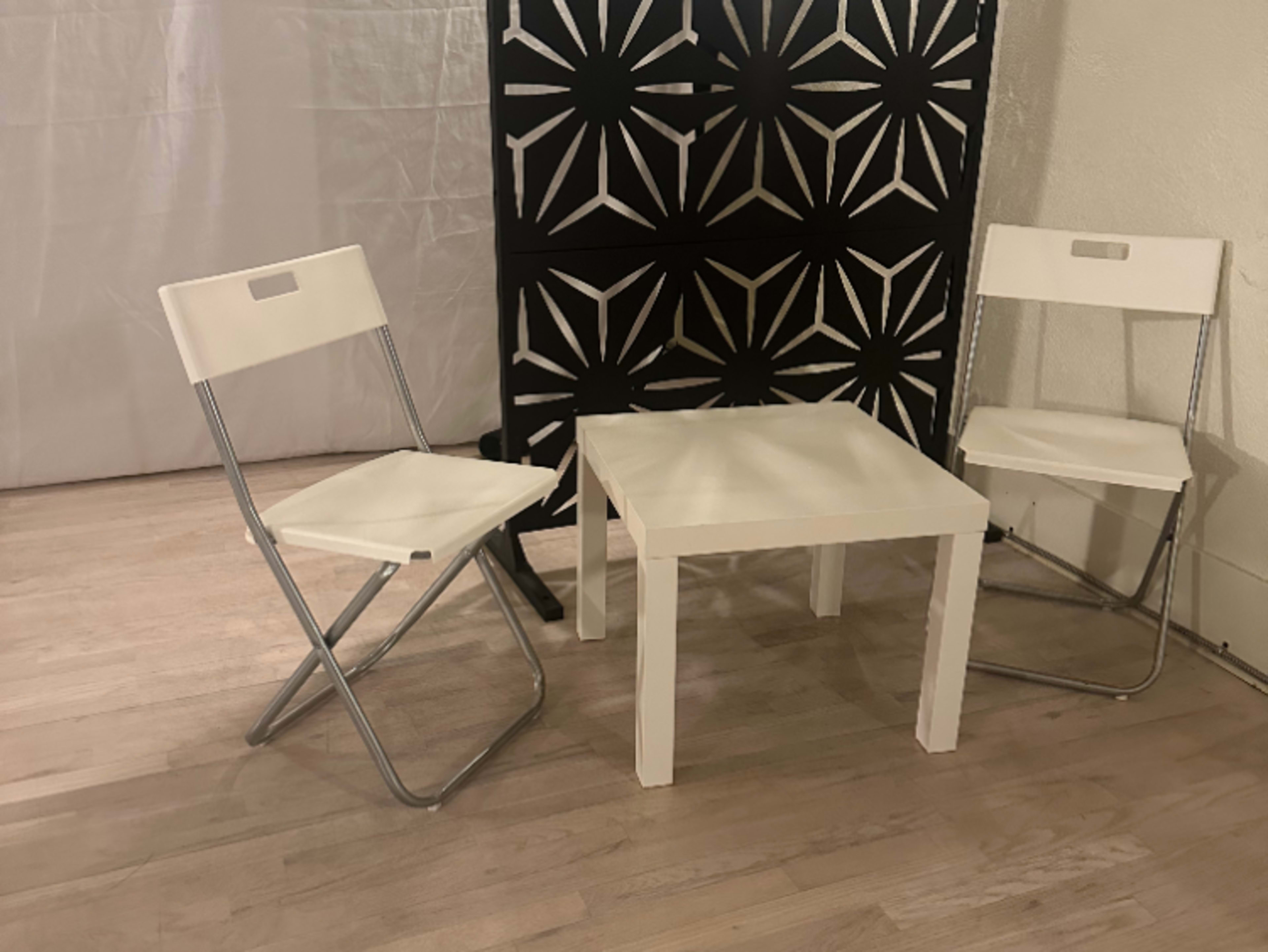 Sm white chairs