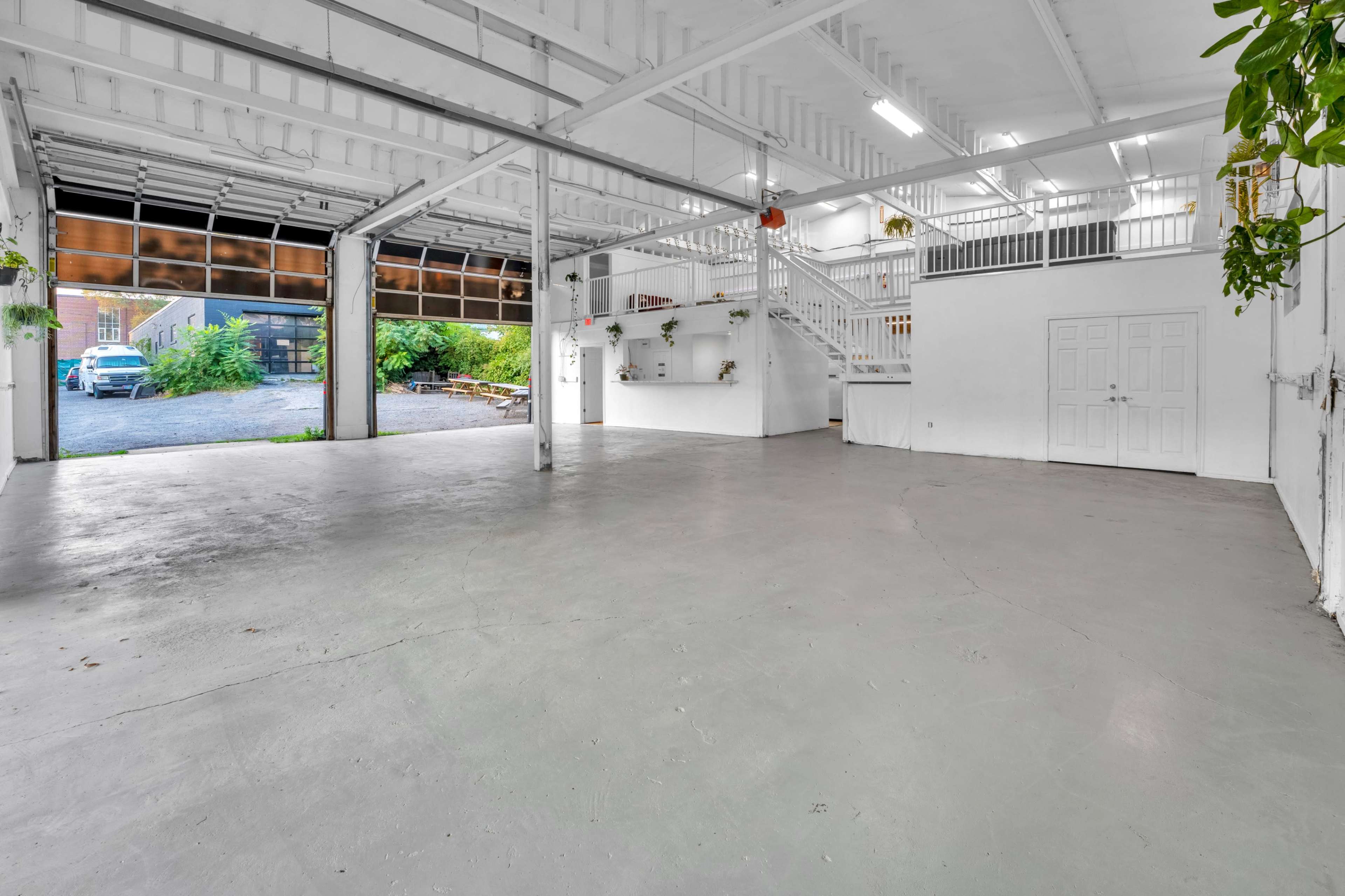 2500 SqFt Open Concept Toronto Studio with Natural Light Image in Rockcliffe-Smythe, York, ON