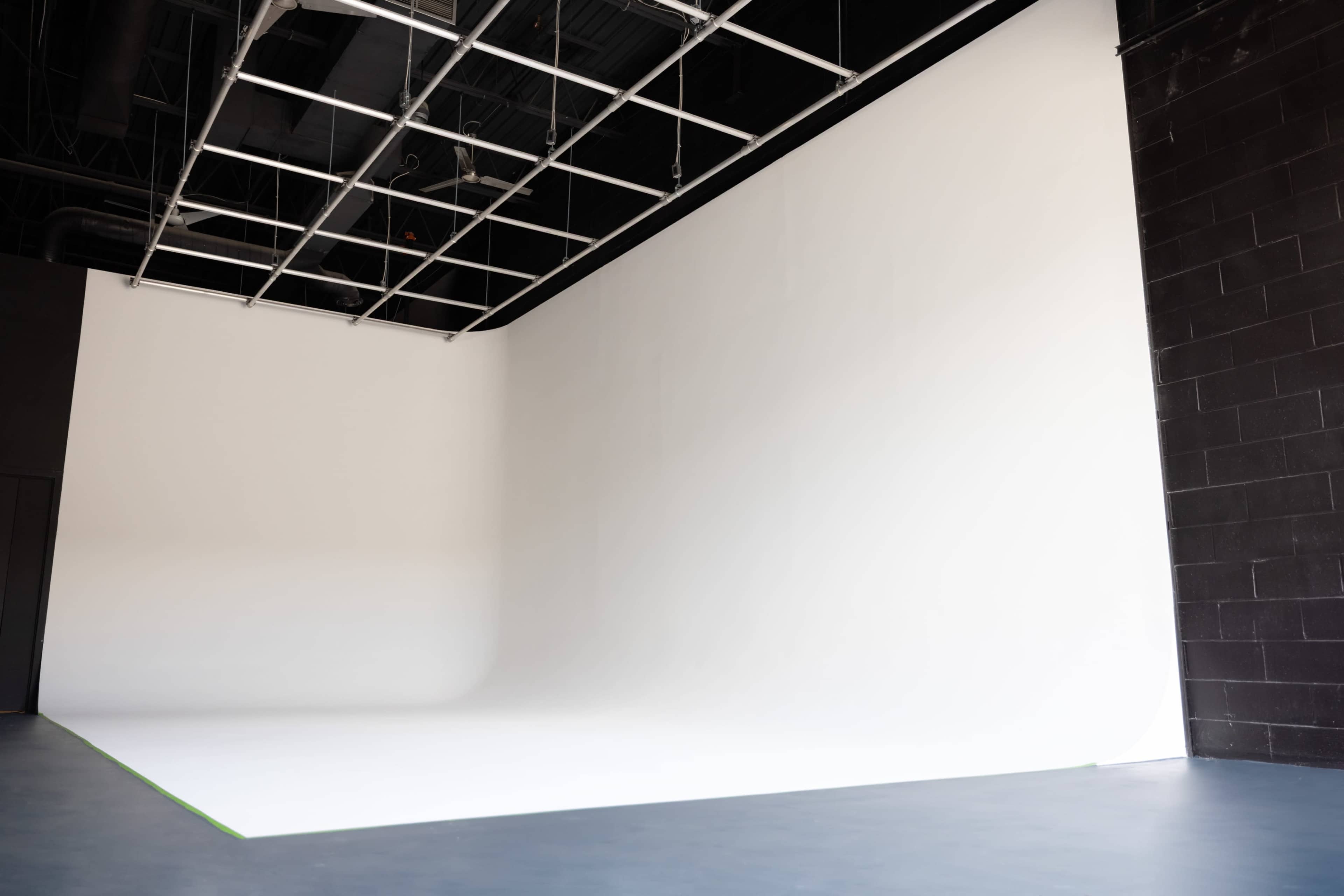 Professional Toronto Studio for Commercial Shoots – Cyclorama + Makeup Room Image in Markham, Markham, ON