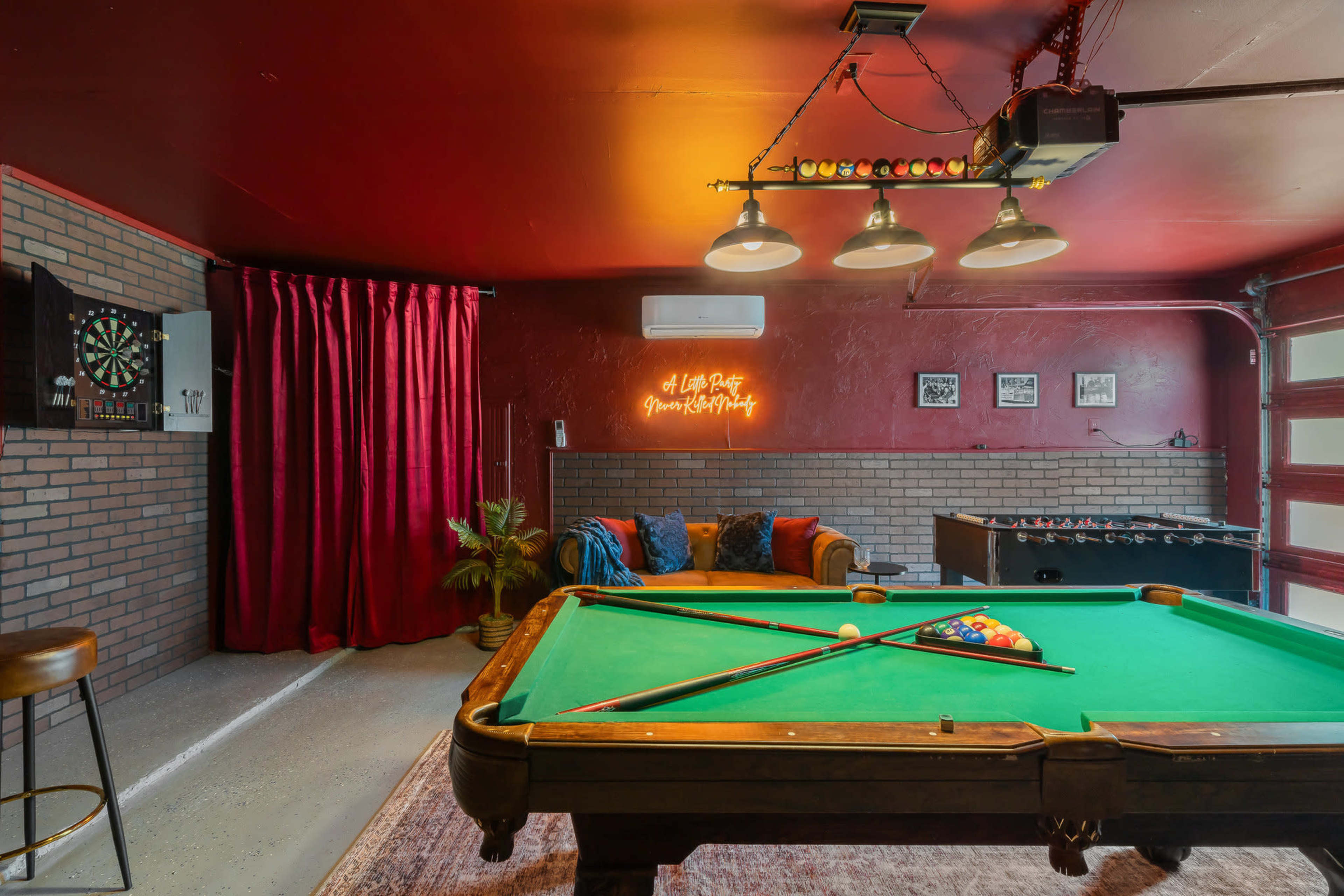 Gatsby Getaway with Speakeasy Gameroom Image in Grand Prairie, grand prairie, TX