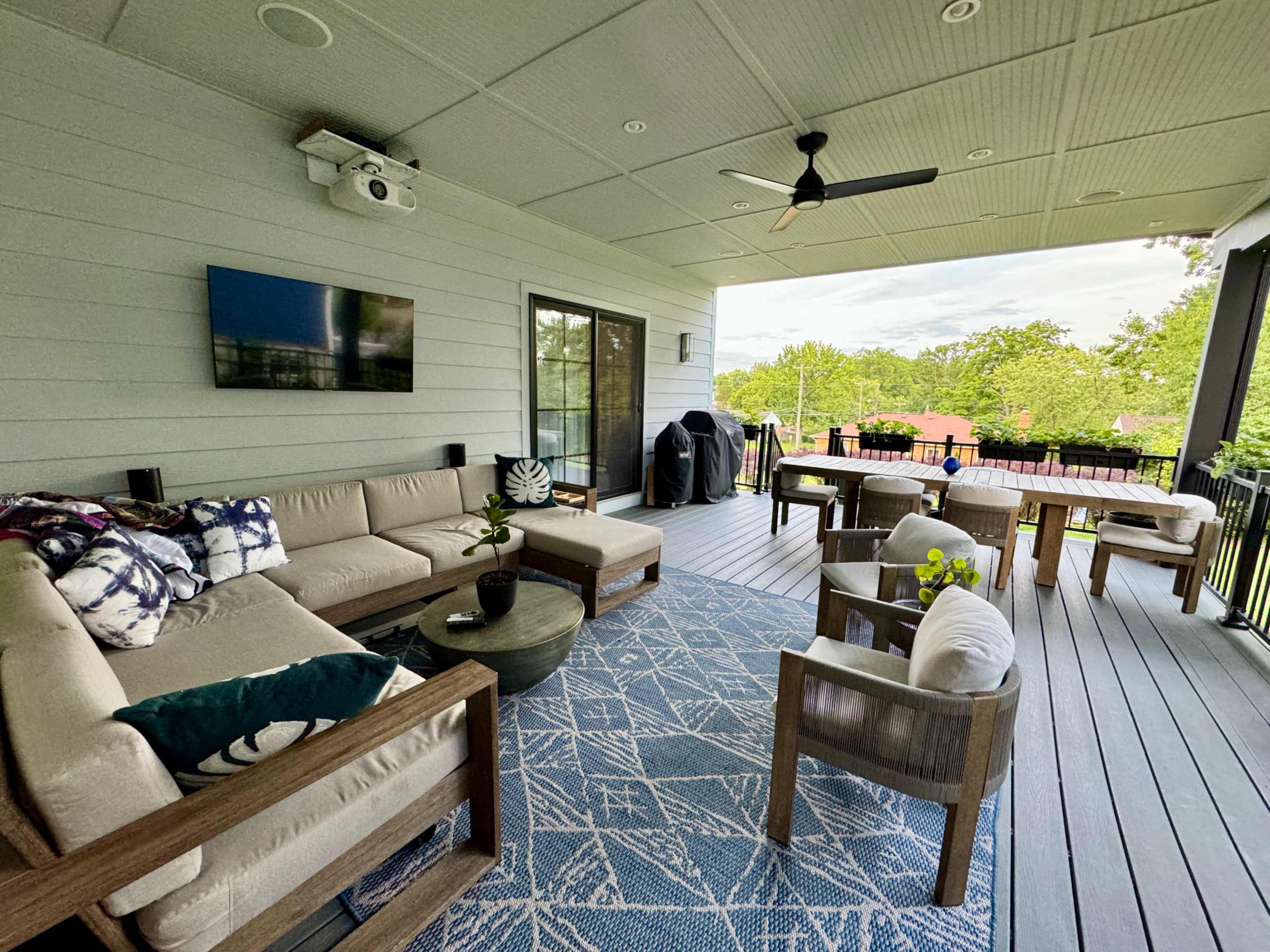 Suburban Modern French Farmhouse-Style House with Chef’s Kitchen and Covered Deck Image in Madeira, Cincinnati, OH