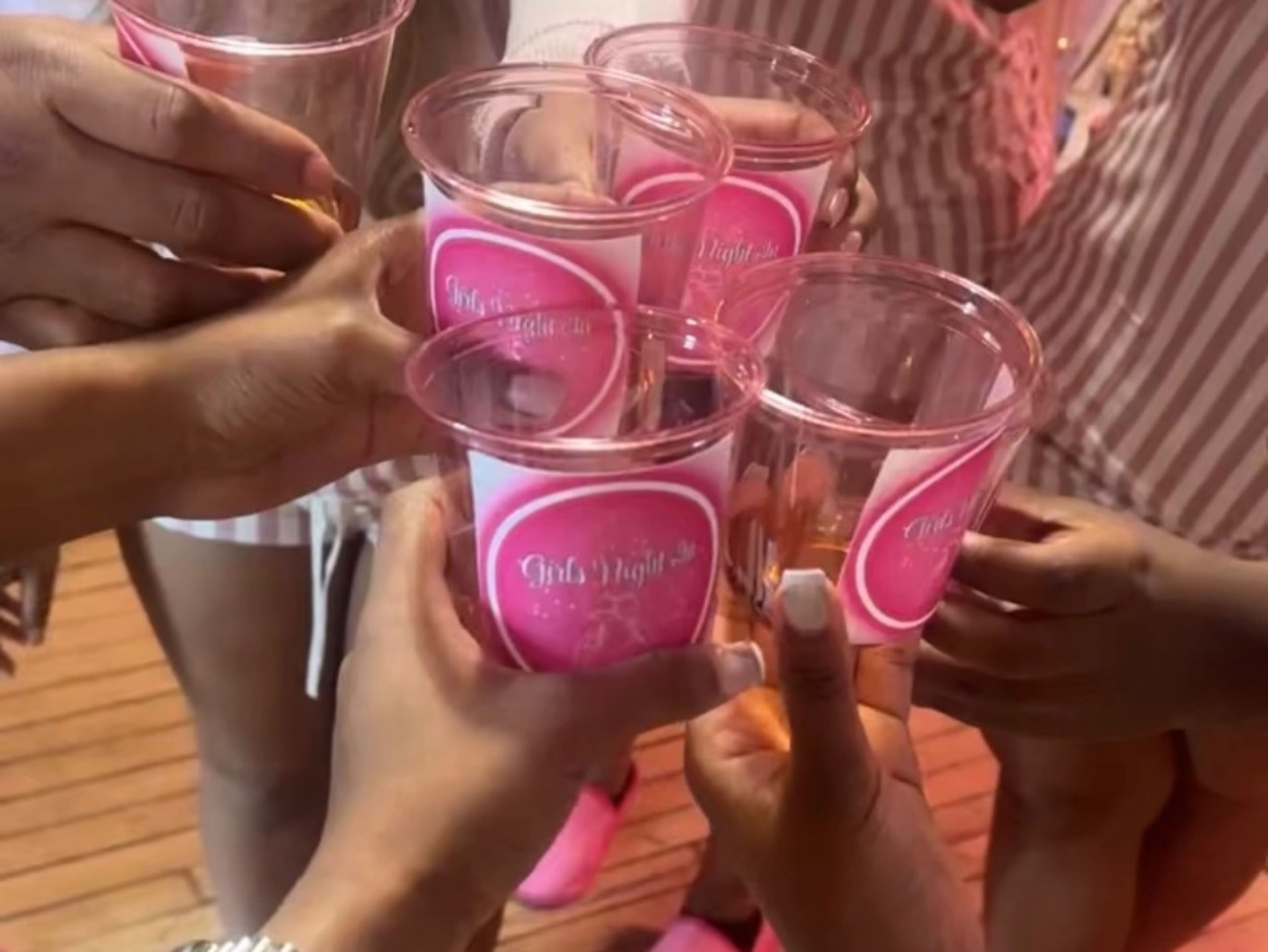 10 Custom Cup, 10 pink slippers, 10 shot cups