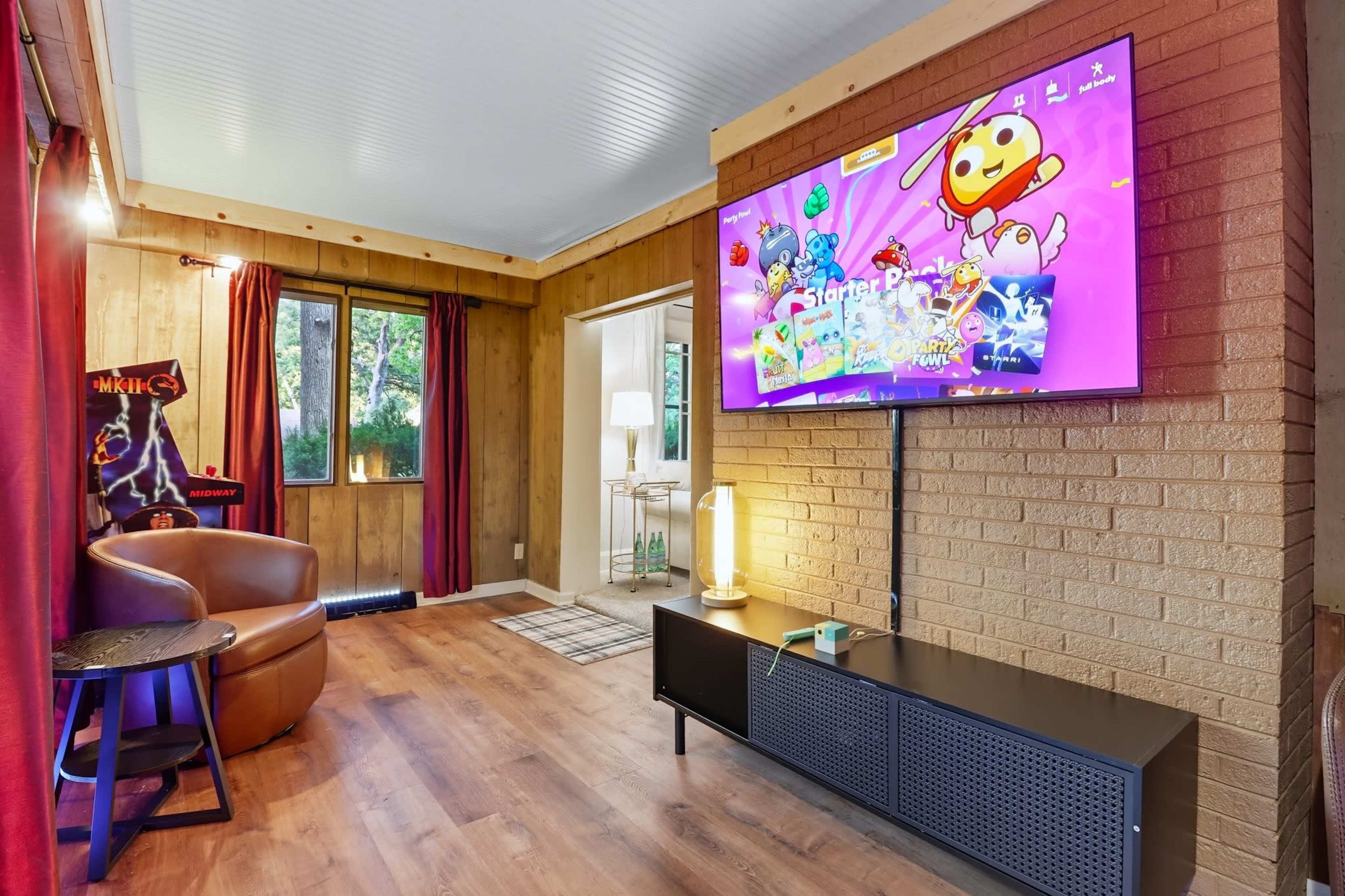 1920s Craftsman Cottage in Quiet Neighborhood Image in Rockford Township, Rockford, IL