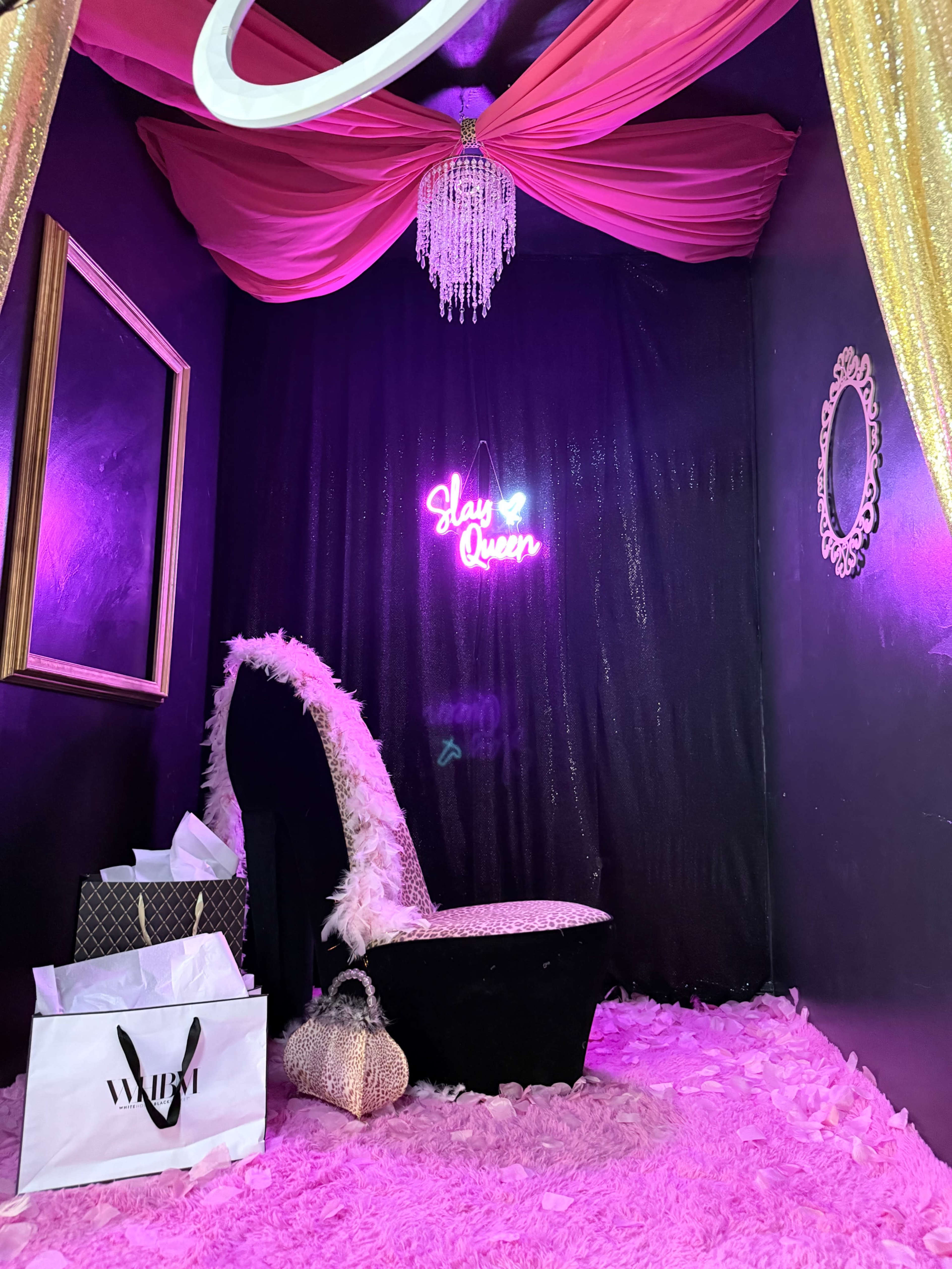 Local Selfie photo studio with 28 different photo sets Image in Port Charlotte, Port Charlotte, FL