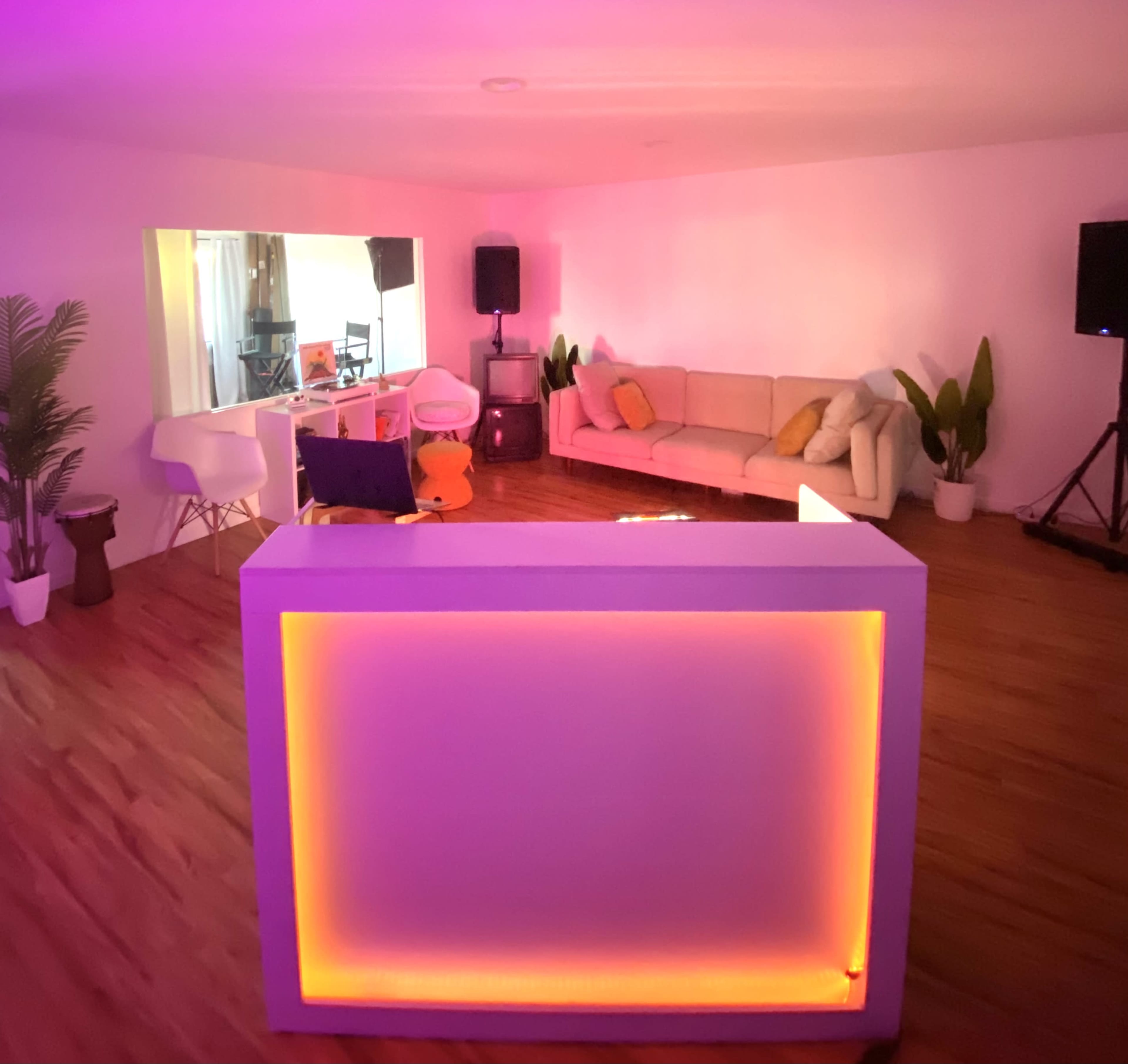 Basic Creative Workspace Image in Central LA, Los Angeles, CA