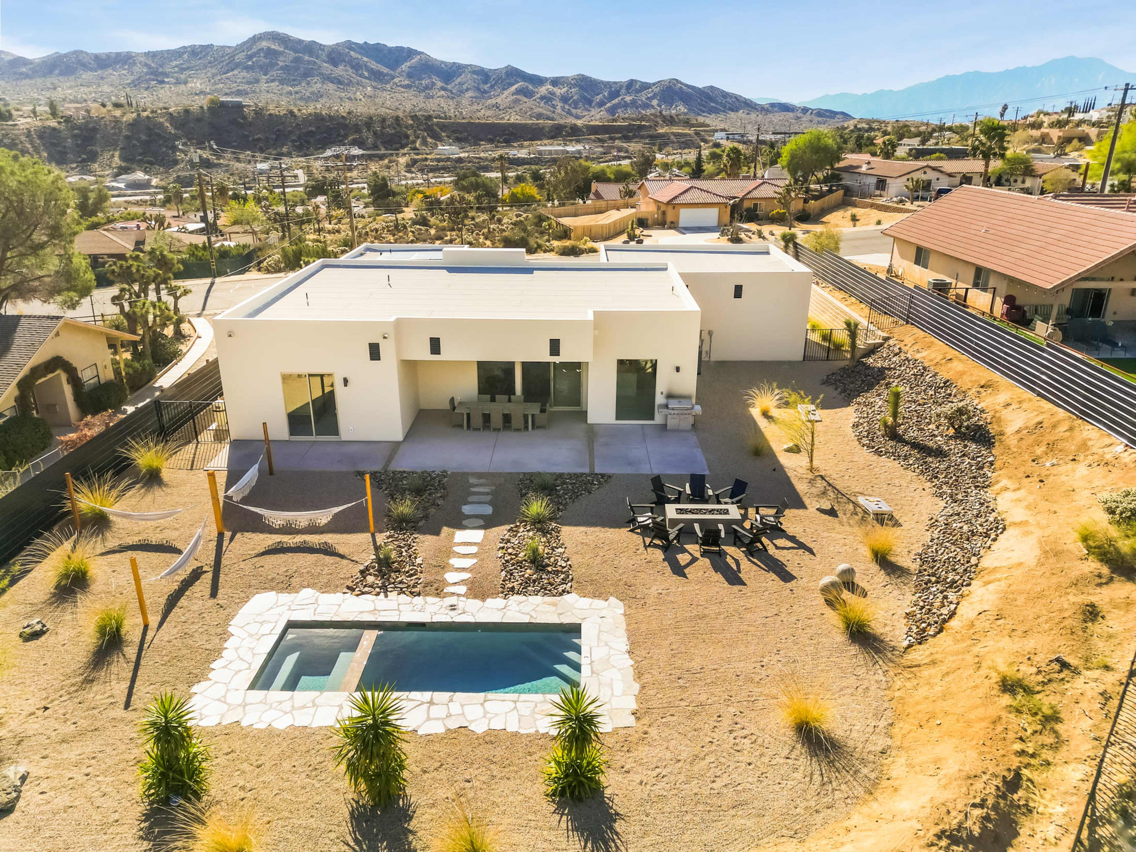 Stardust Luxe – A stylish luxury retreat in Yucca Valley with breathtaking views. Image in Yucca Valley, Yucca Valley, CA