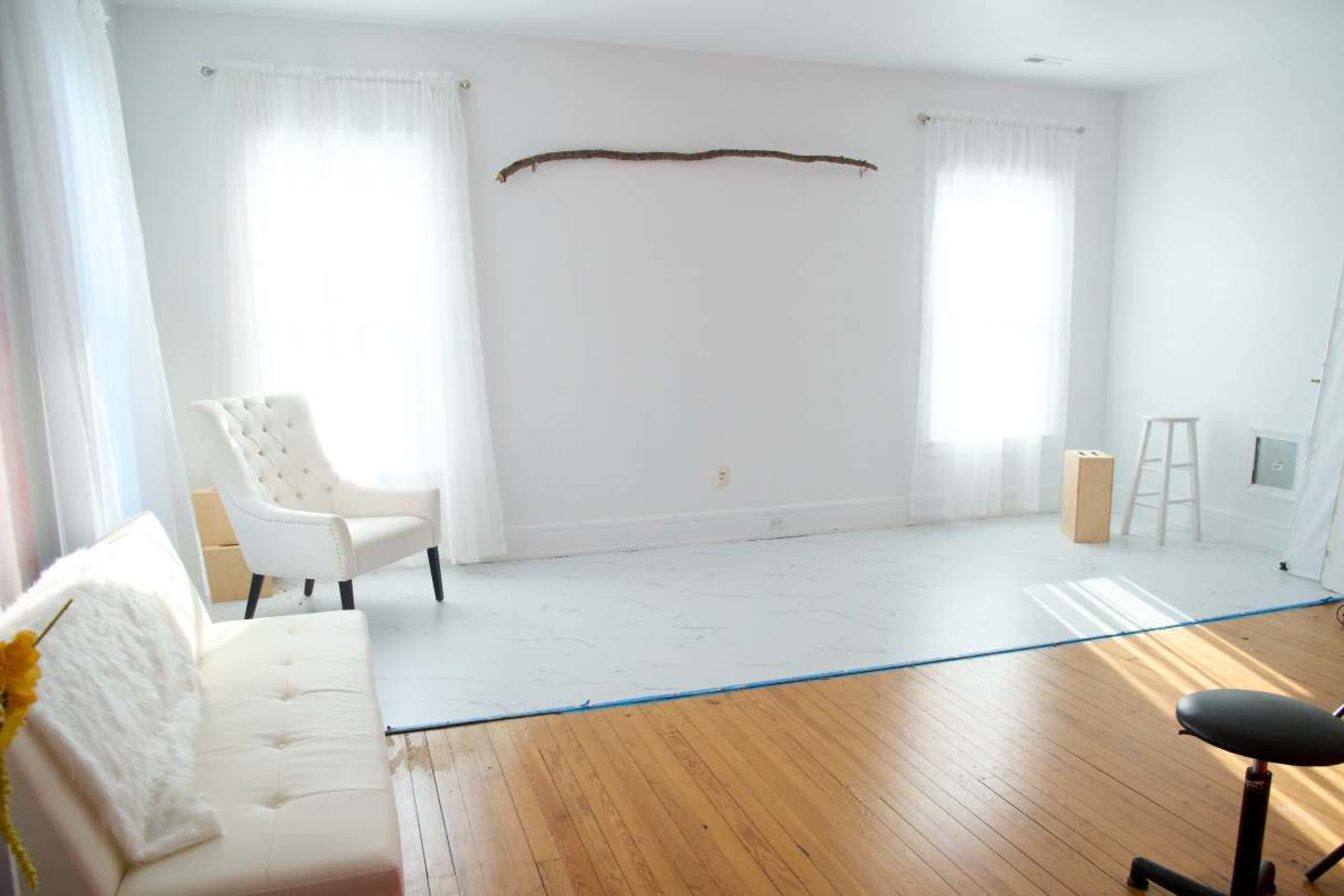 Photography studio with multiple rooms and beautiful natural light Image in Glen Allen, Glen Allen, VA
