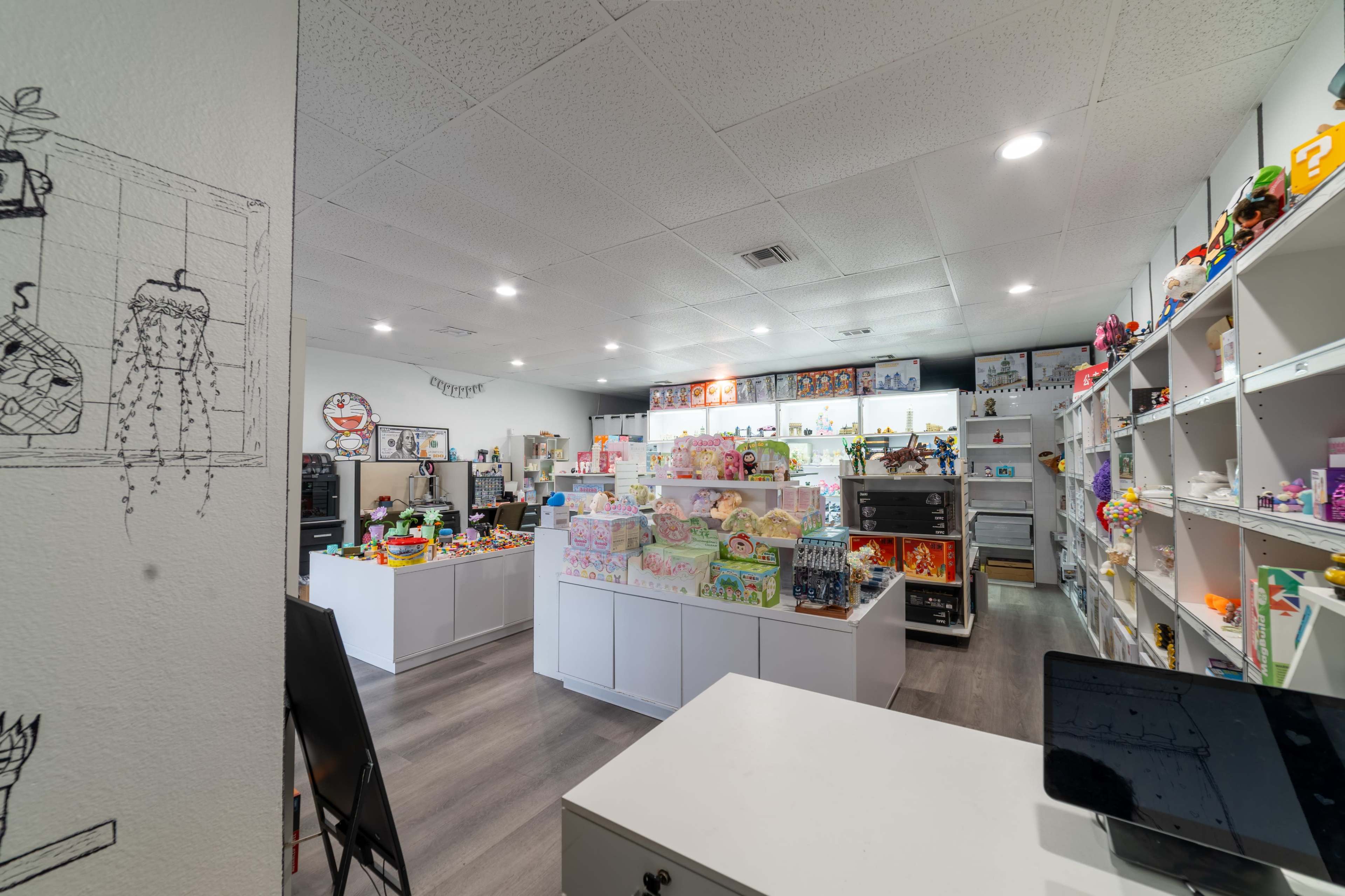 A street plaza seeing Shell gas station and 7-11 and some street views Image in Hacienda Heights, Hacienda Heights, CA