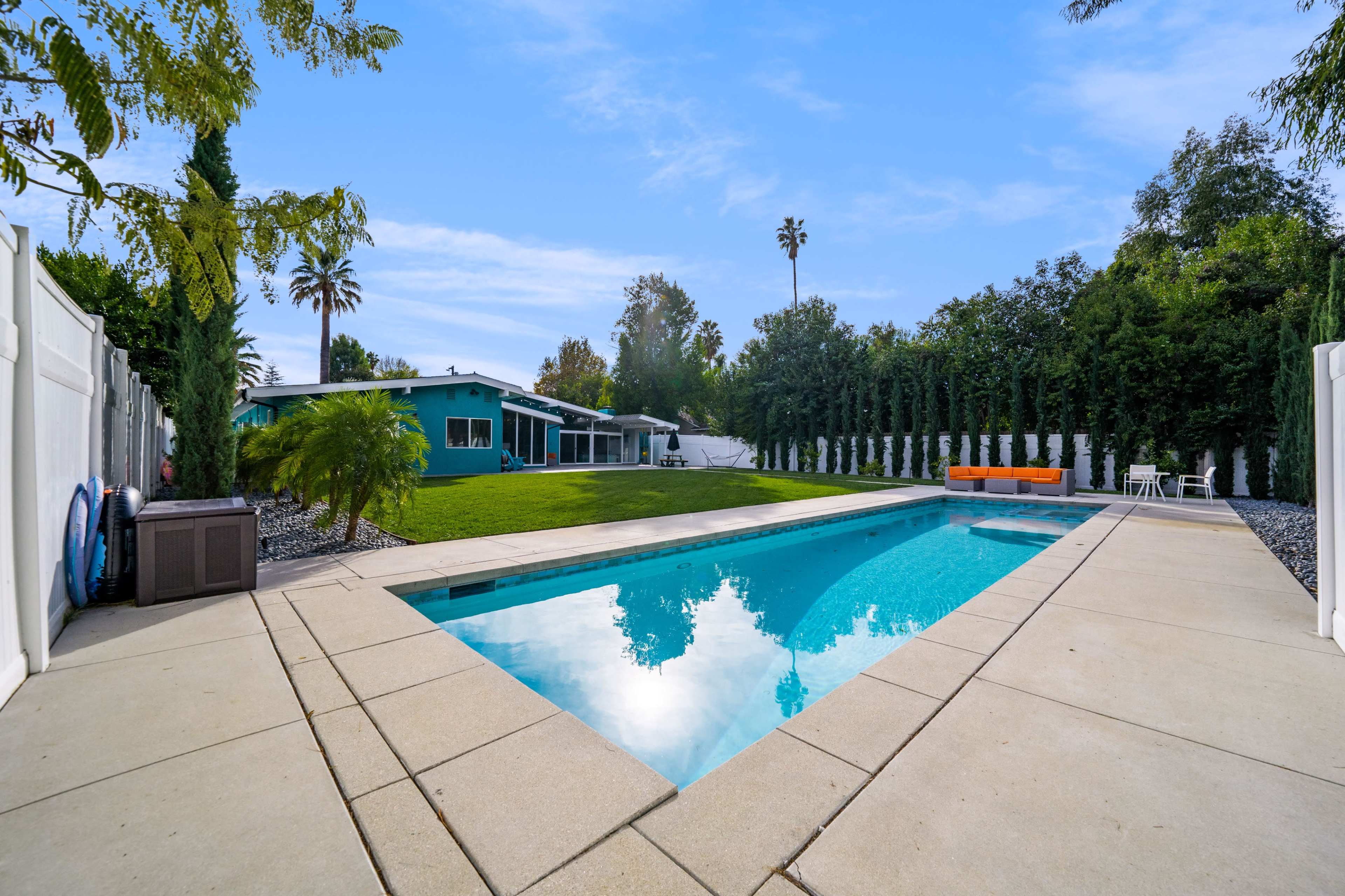 VIBRANT MIDCENTURY-MODERN HOUSE, WOODLAND HILLS Image in Woodland Hills, Woodland Hills, CA