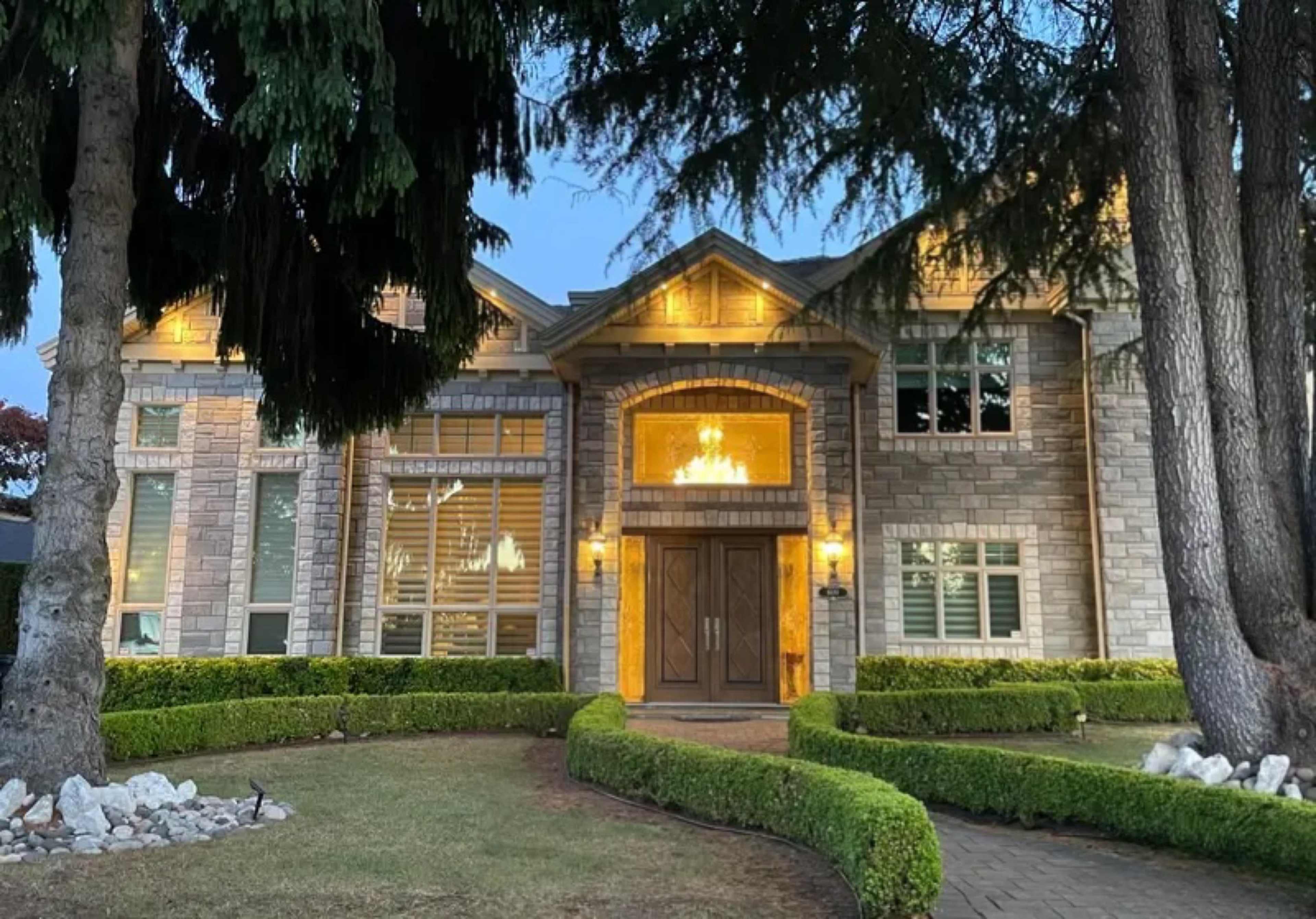Grand Vancouver Stone Estate with Double-Height Foyer & Manicured Gardens Image in Richmond, Richmond, BC