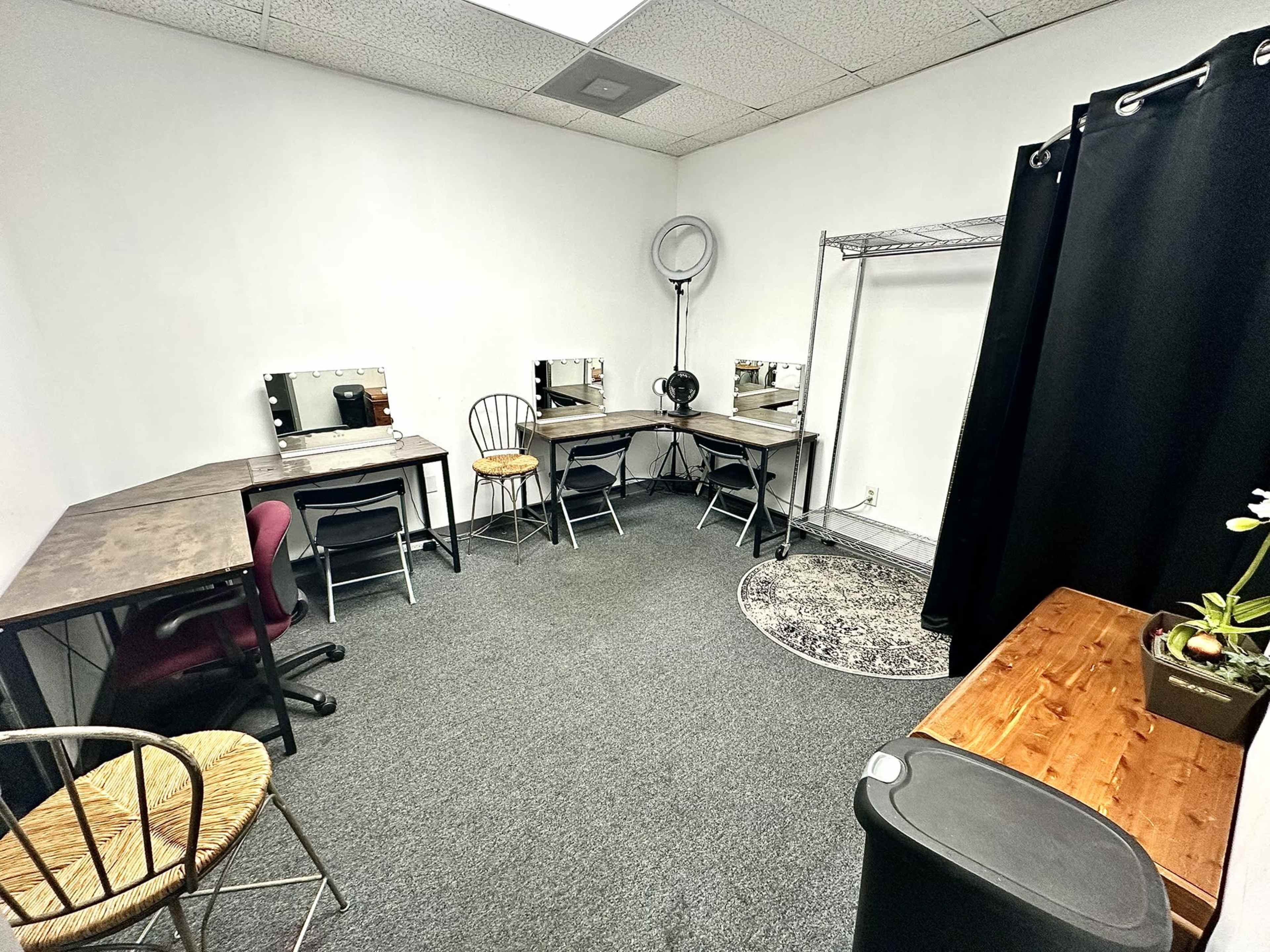 PhotoStudio: 20+ Sets, Natural Light, Creative, 2500sq/ft Photo, Video, Events, Podcasts Image in Gwinnett Village, Norcross, GA