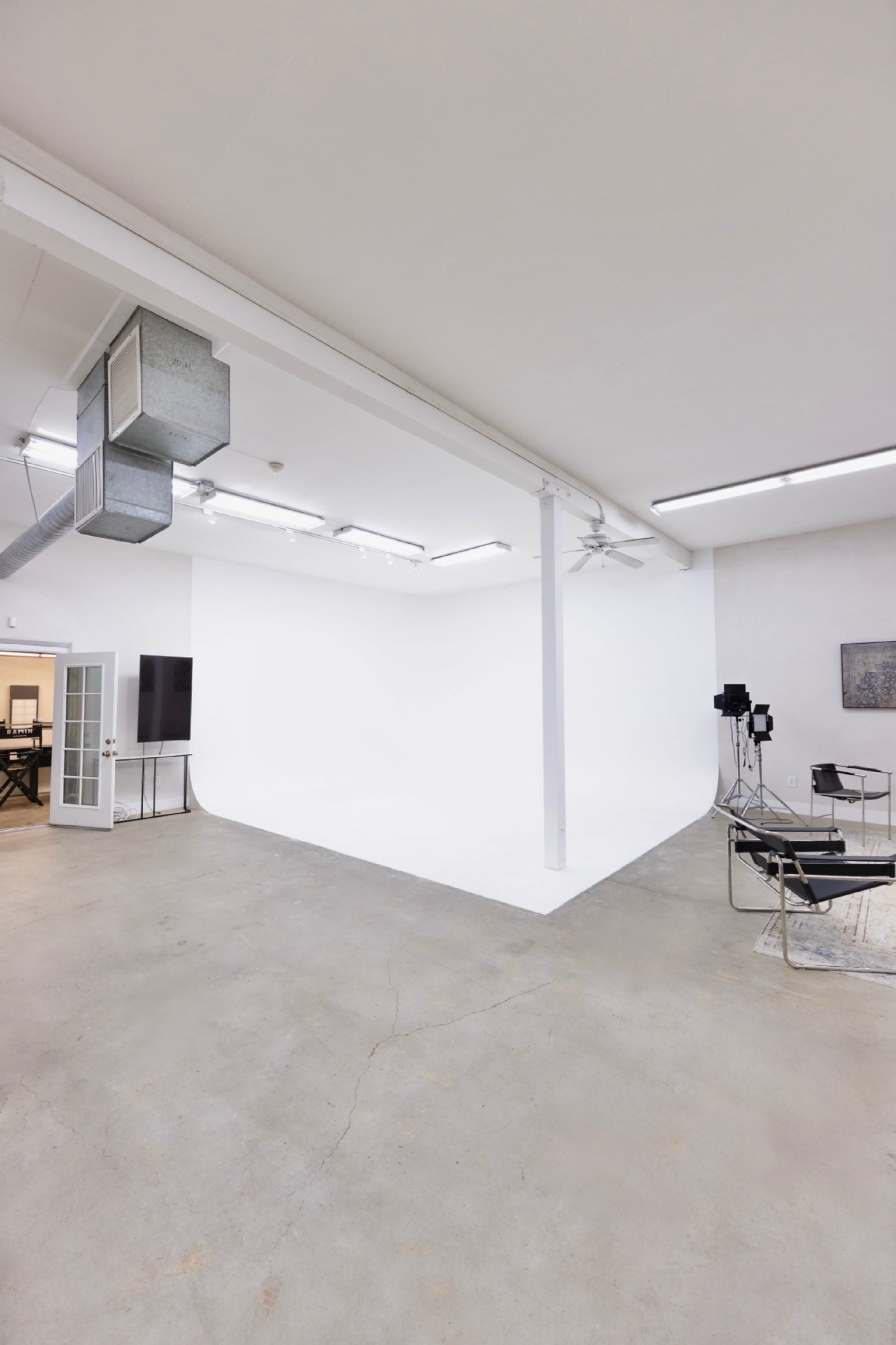 PRIVATE Beverly Hills/ West Hollywood Cyc Wall Production & Event Studio - FREE PRIVATE GROUND FLOOR PARKING Image in Beverly Grove, Los Angeles, CA