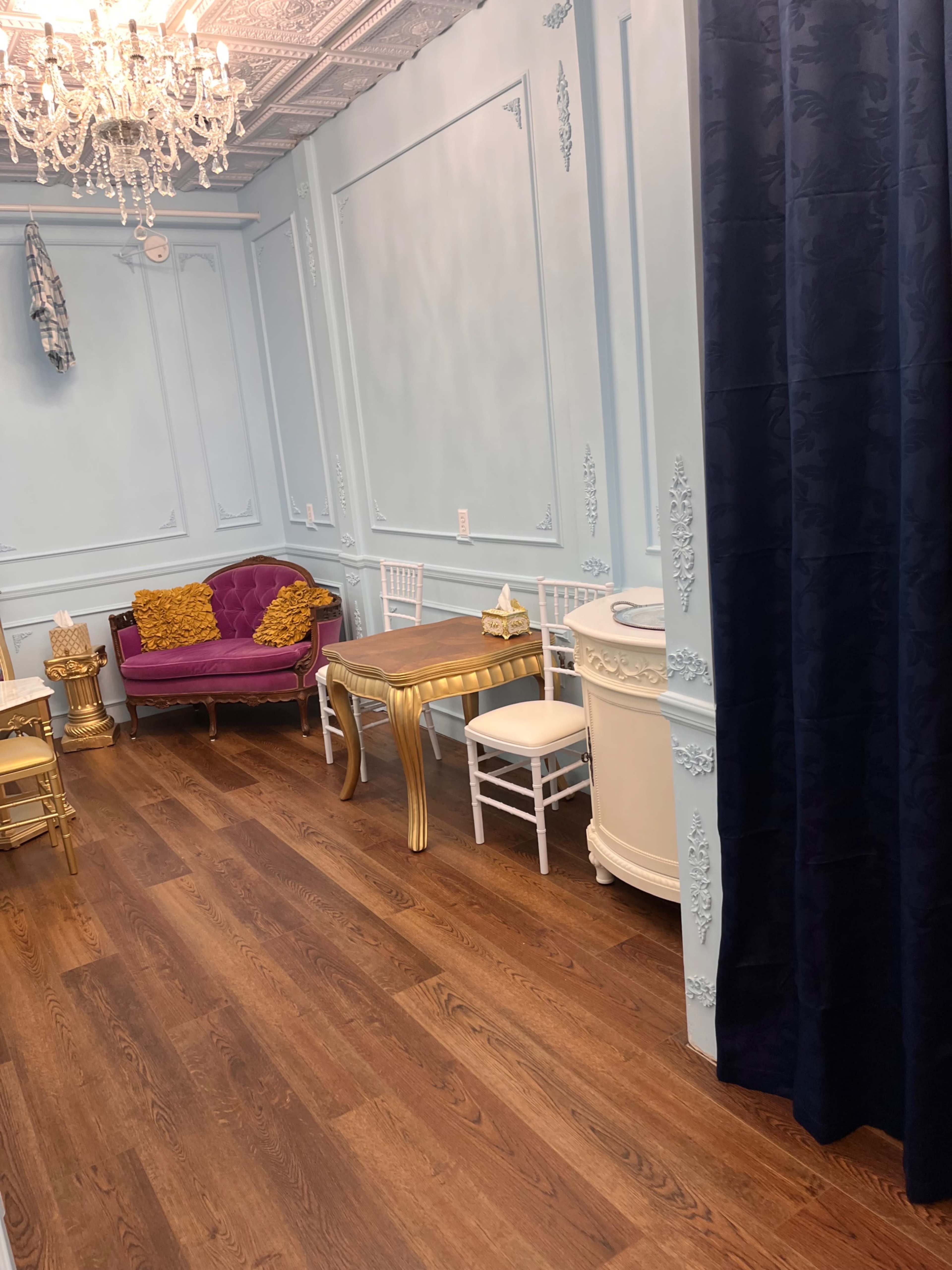 Intimate Hollywood Glam Venue Image in Northview Heights, Grand Rapids, MI