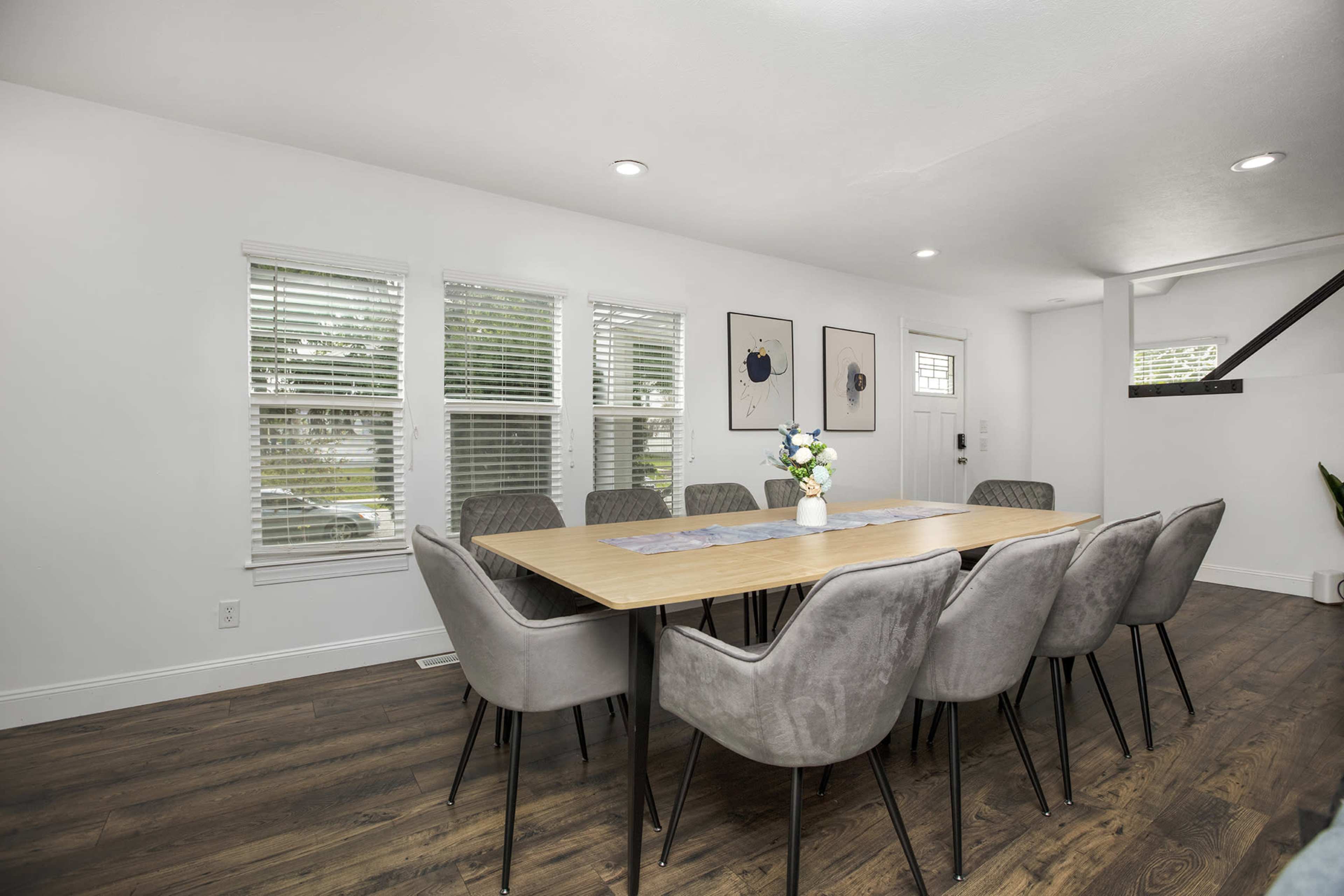 Luxury 5-Bedroom Home in the Heart of South Bend | Spacious, Stylish, and Perfect for Groups Image in Portage Township, south bend, IN