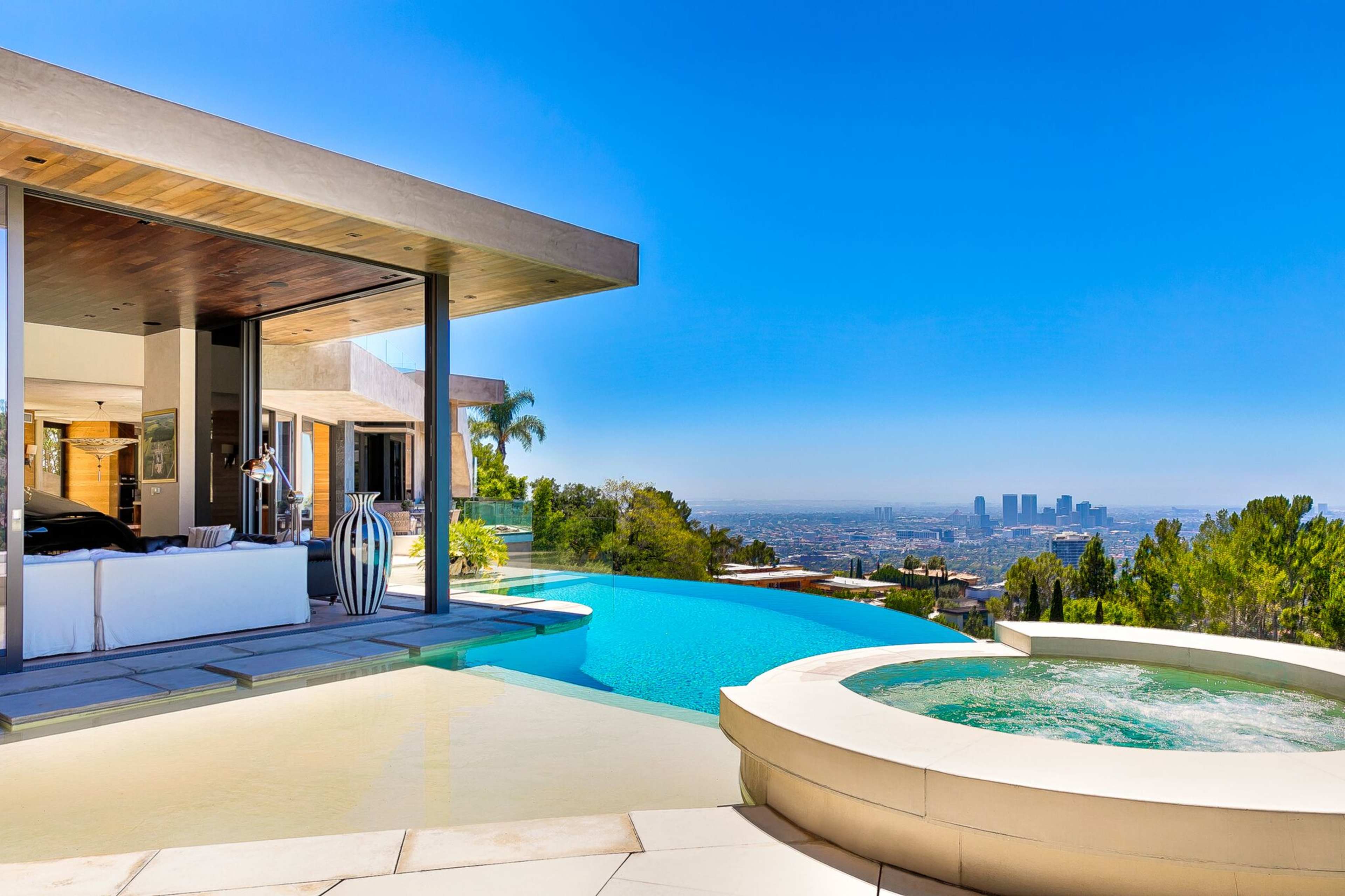 Birds Streets View Image in Central LA, Los angeles, CA