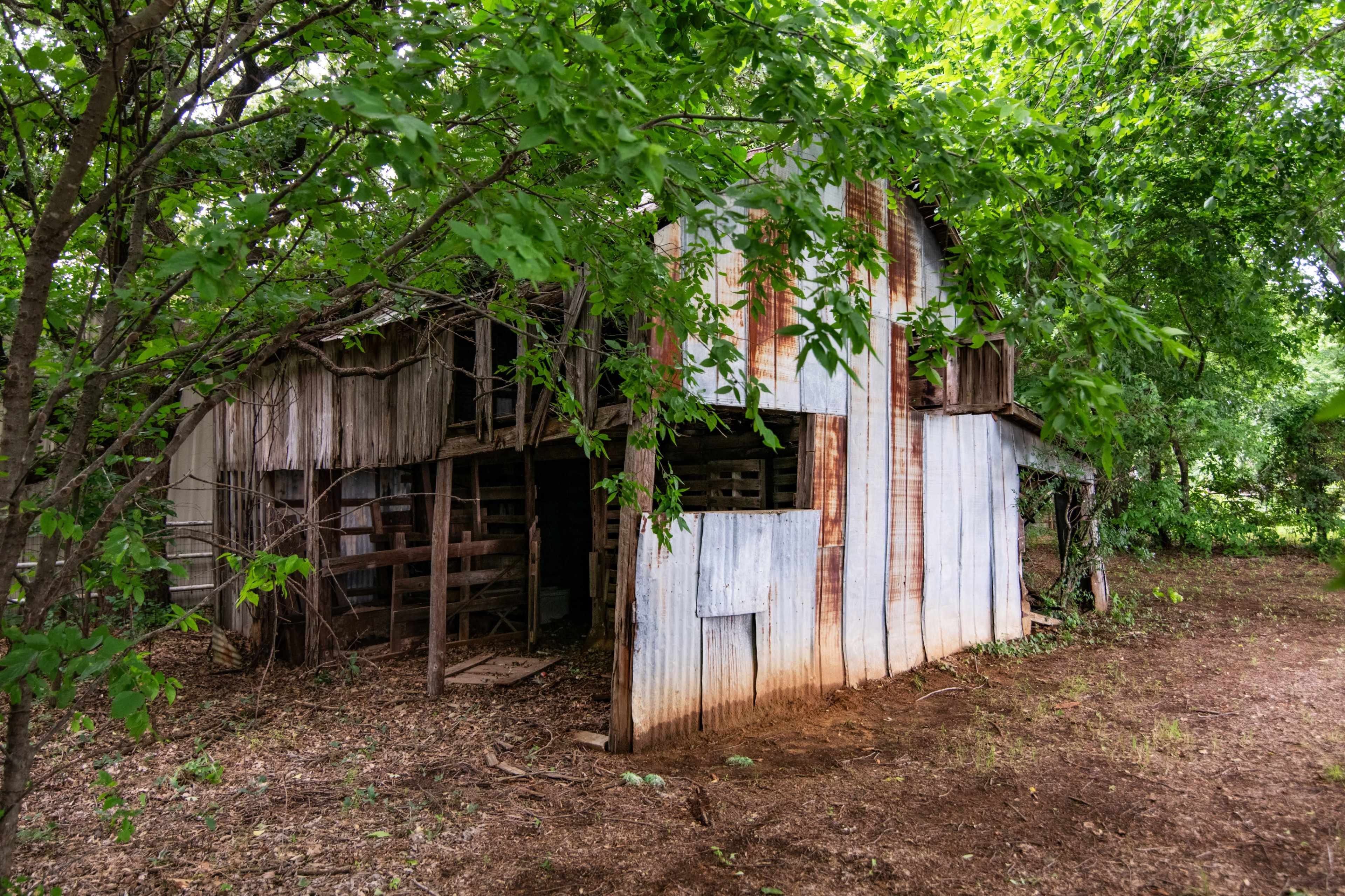 1950's Rustic Barn w/ Metal Exterior Image in Rendon, Burleson, TX