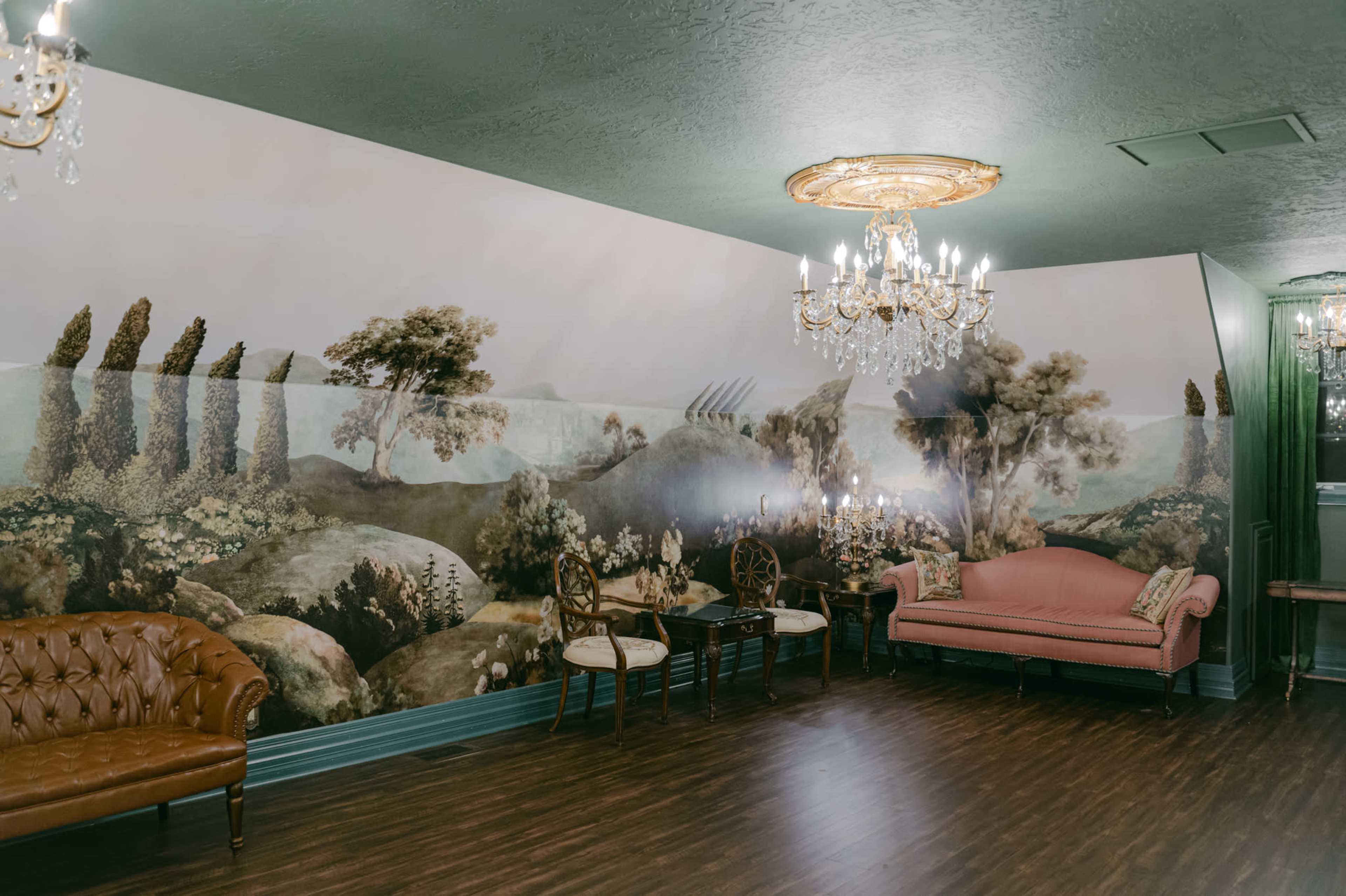 Luxury Private Corporate Meeting Space inside Historical Mansion Image in , Salem, OR