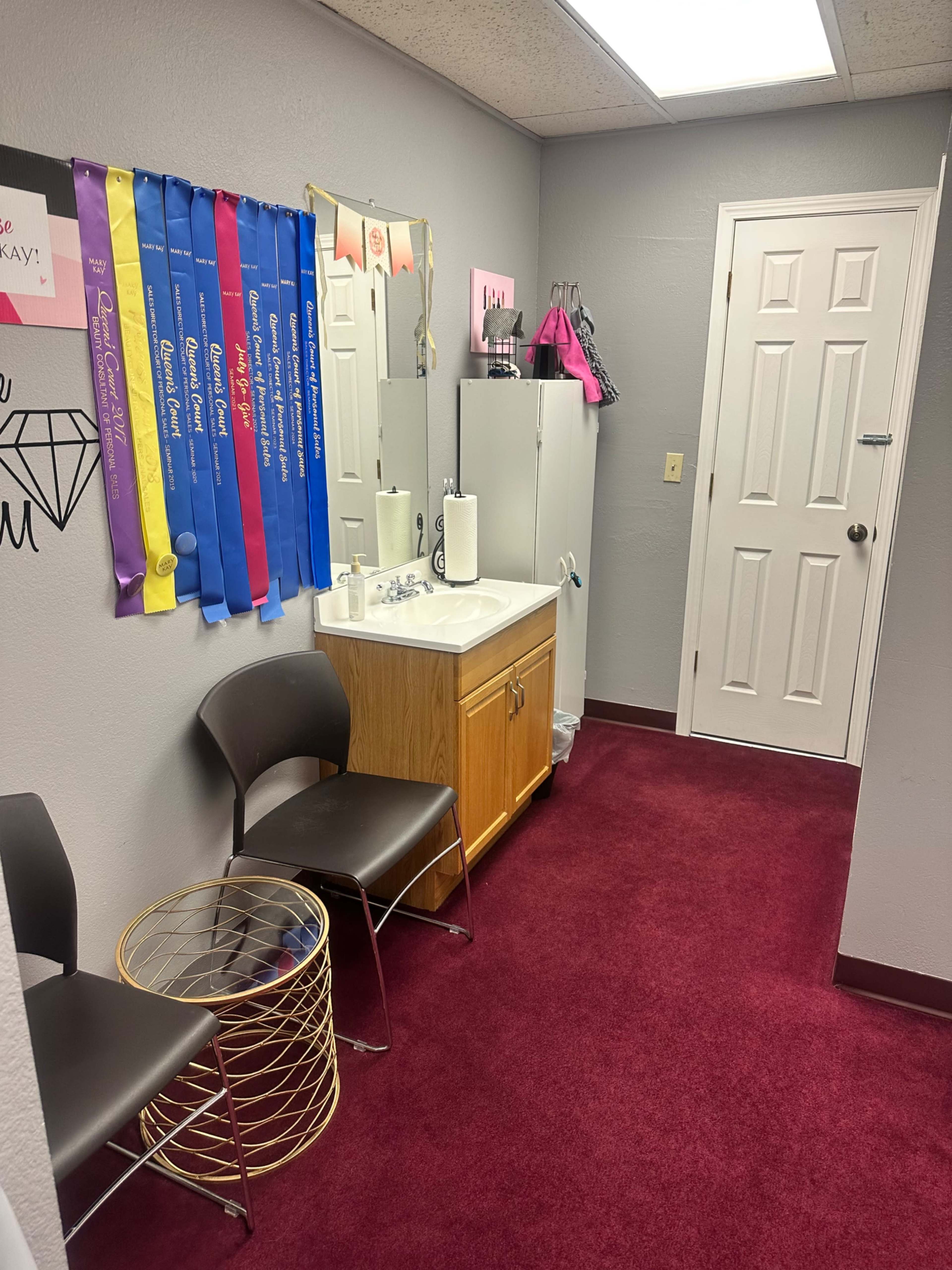 Lakewood Studio – Central & Convenient Image in Greenbriar - Cloverdale, Lakewood, CO