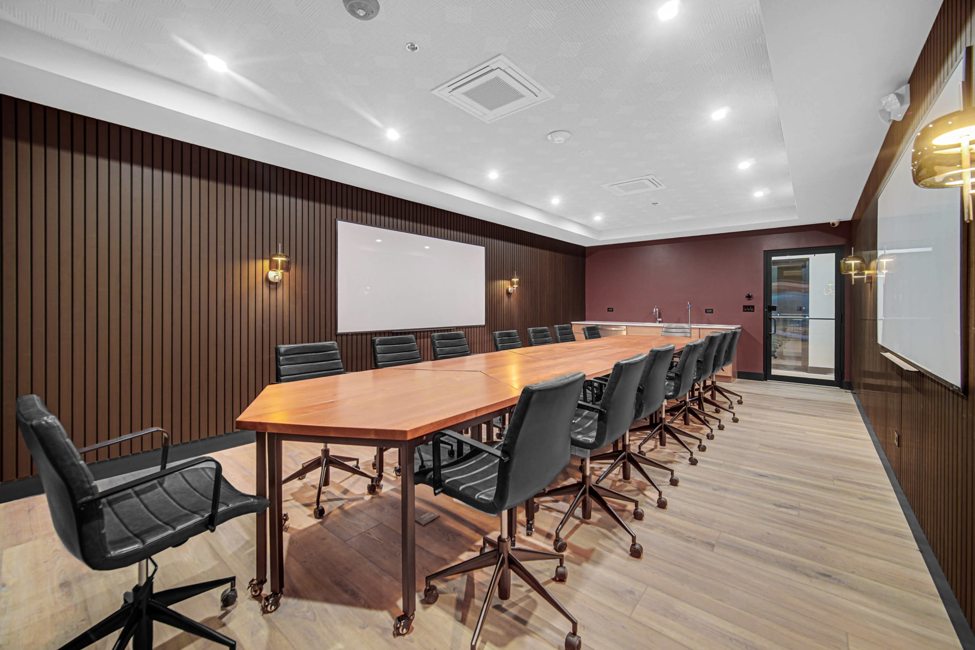 SPACIOUS FLEXIBLE COLLAB ROOM in the heart of Lake County Image in Libertyville Township, Libertyville, IL