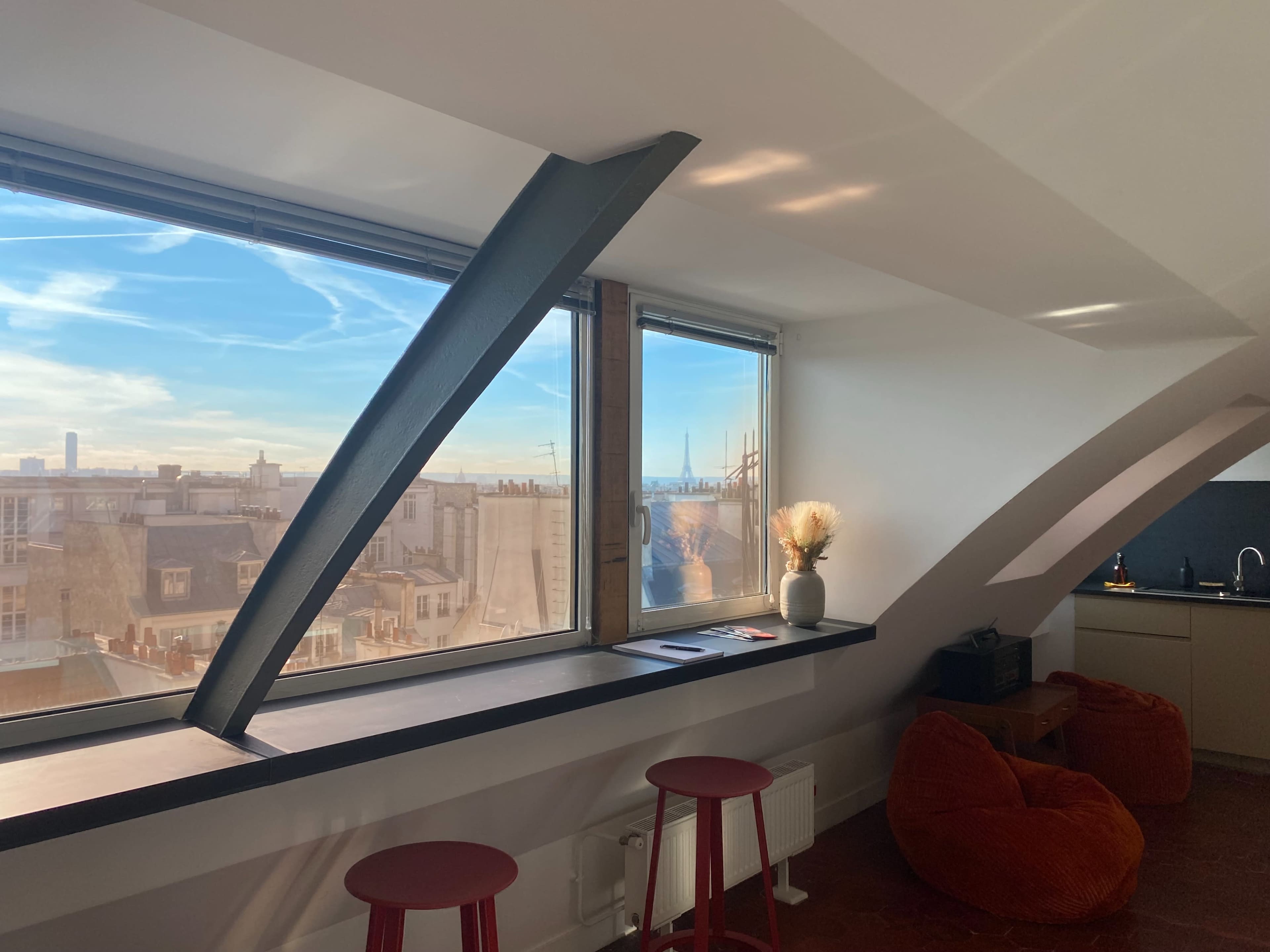 Salle Eiffel - réunion pour 14 personnes Image in St Vincent de Paul, Paris