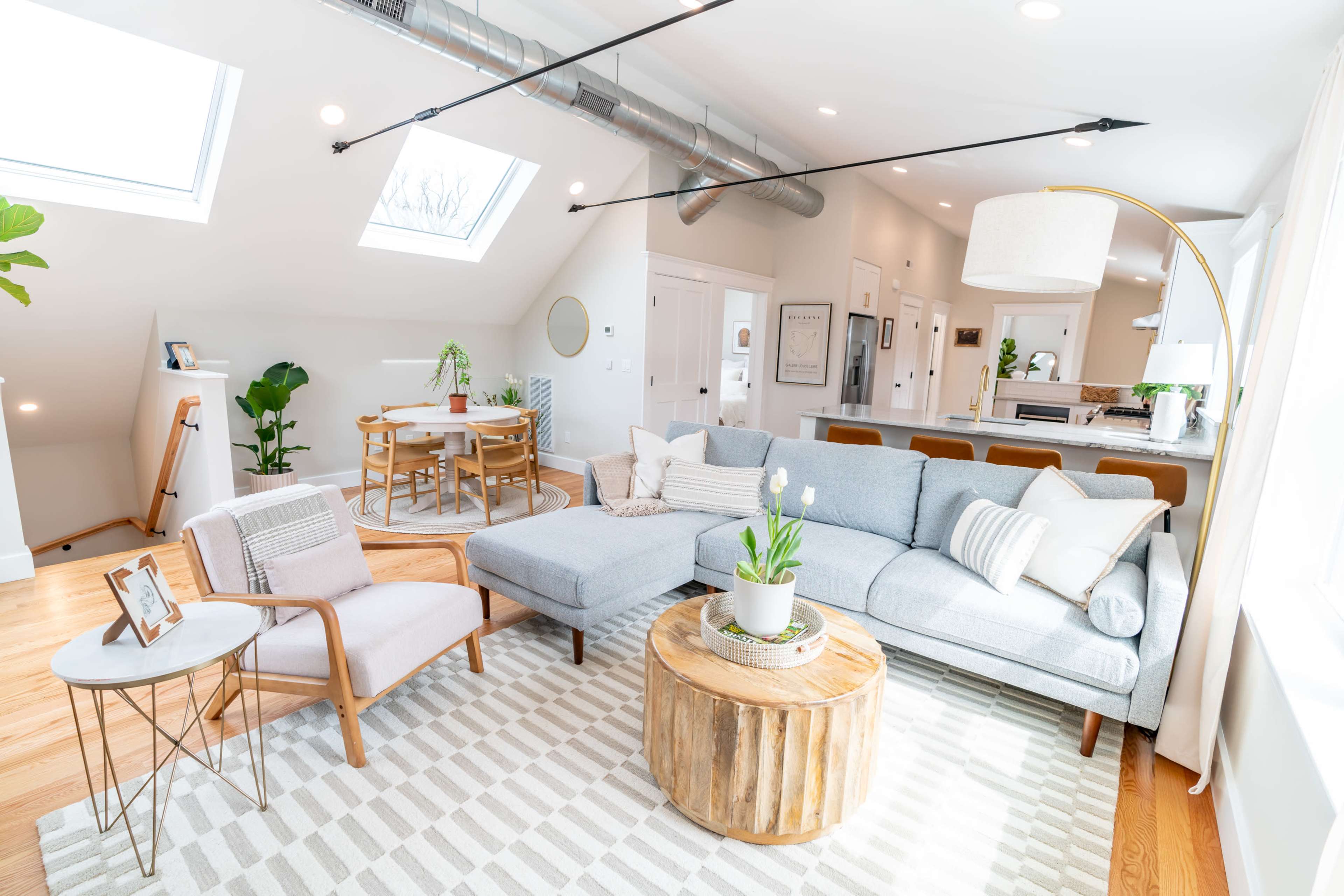 Starlight: Beautiful third floor apartment. Tons of natural light! Image in Prospect Hill Historic District, New Haven, CT