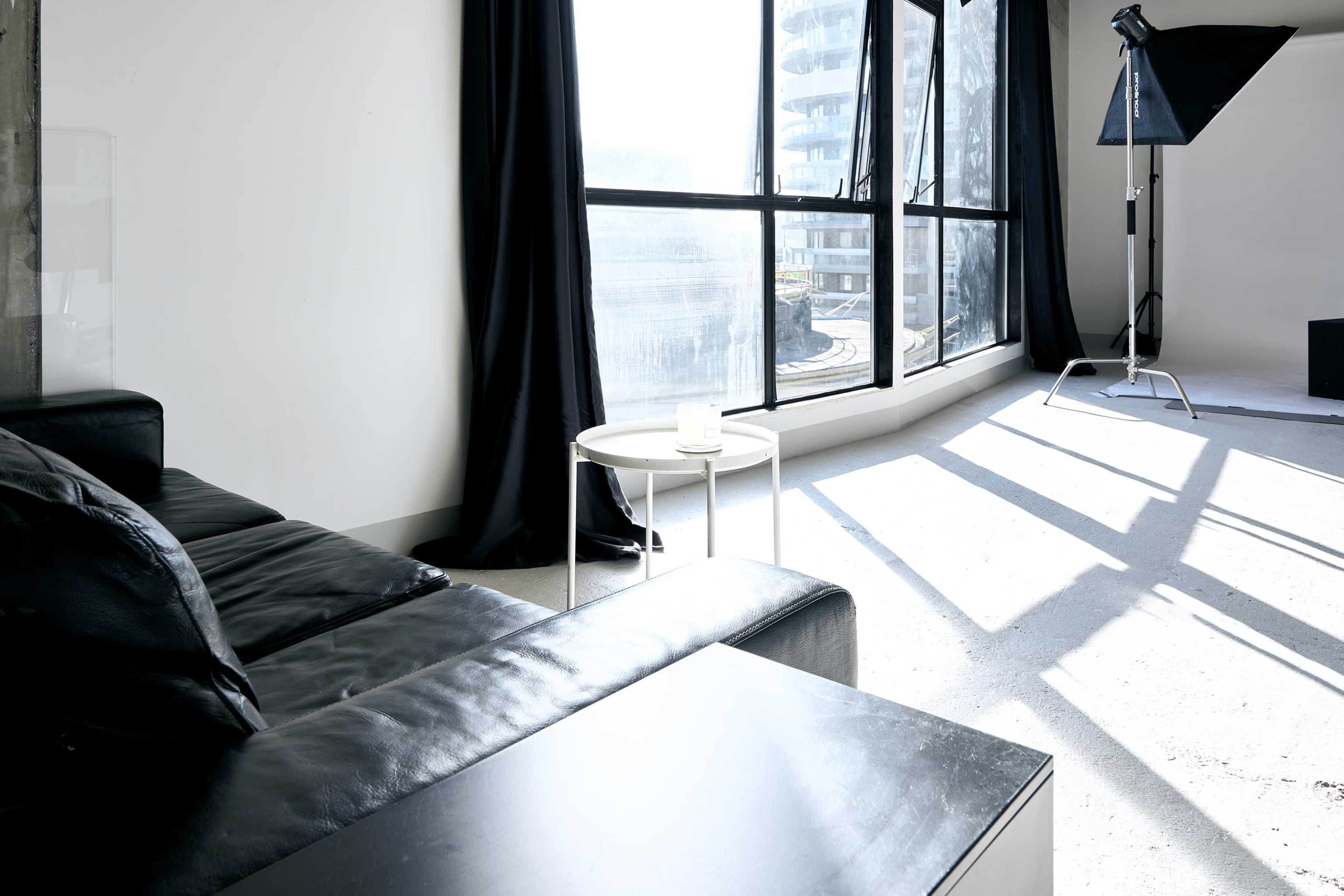 Versatile Studio E16 – Natural Light & Blackout Curtains Image in Royal Docks, London, ENG